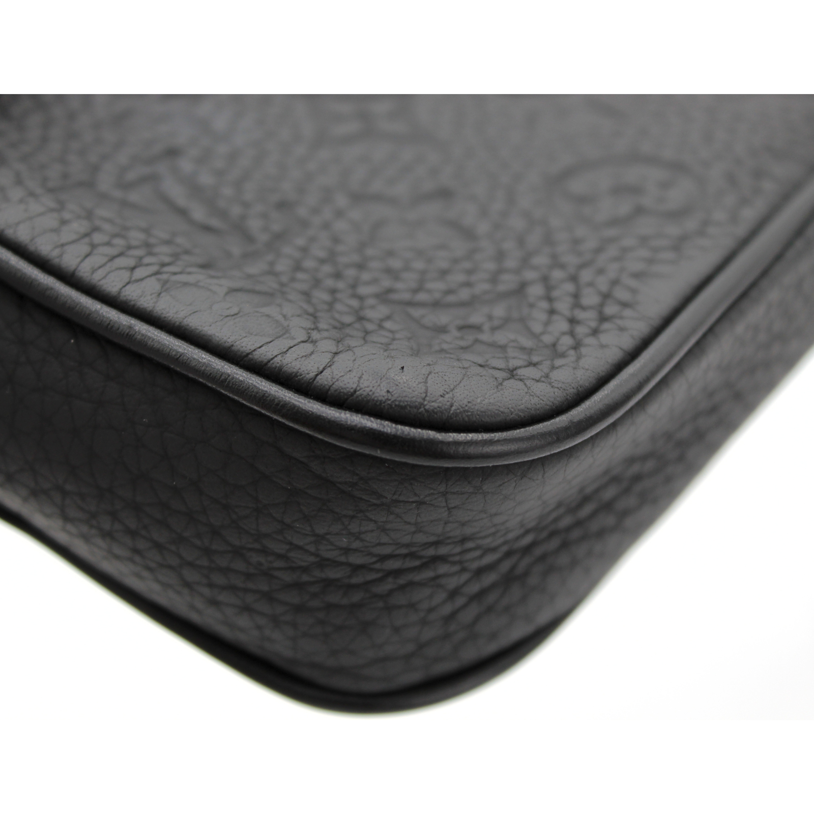 Pochette Volga Taurillon Monogram Clutch Bag