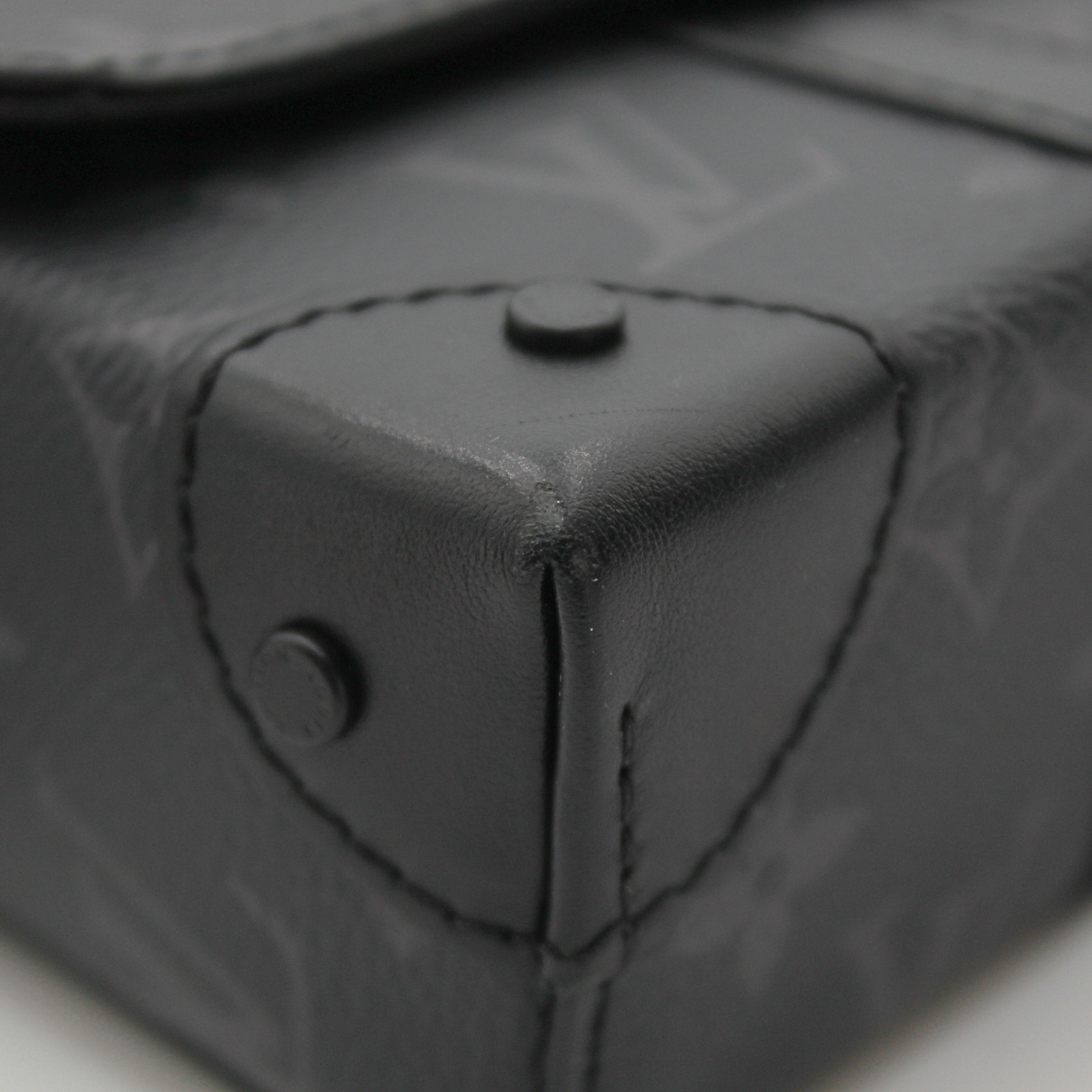 Trunk Messenger PM Monogram Eclipse Shoulder Bag