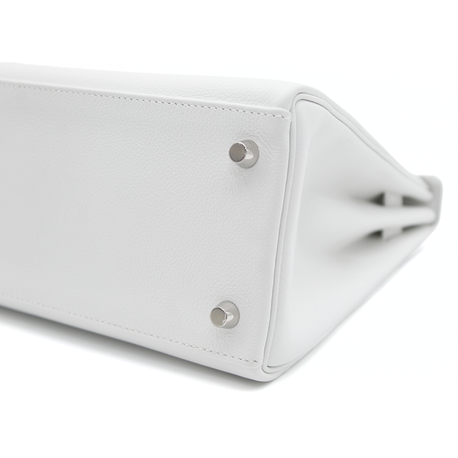 Kelly 28 Evercolor White