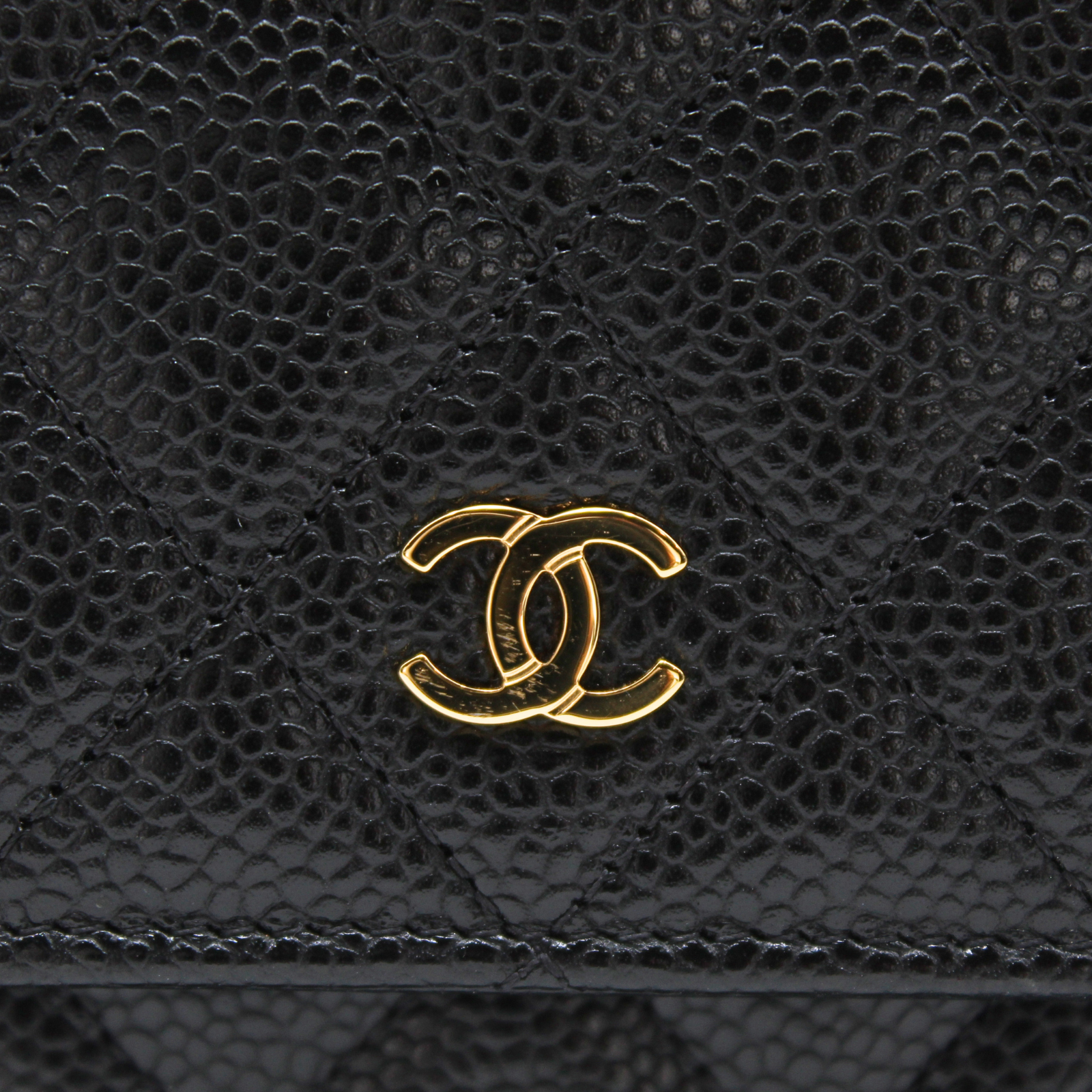 Classic Caviar Black Wallet on Chain