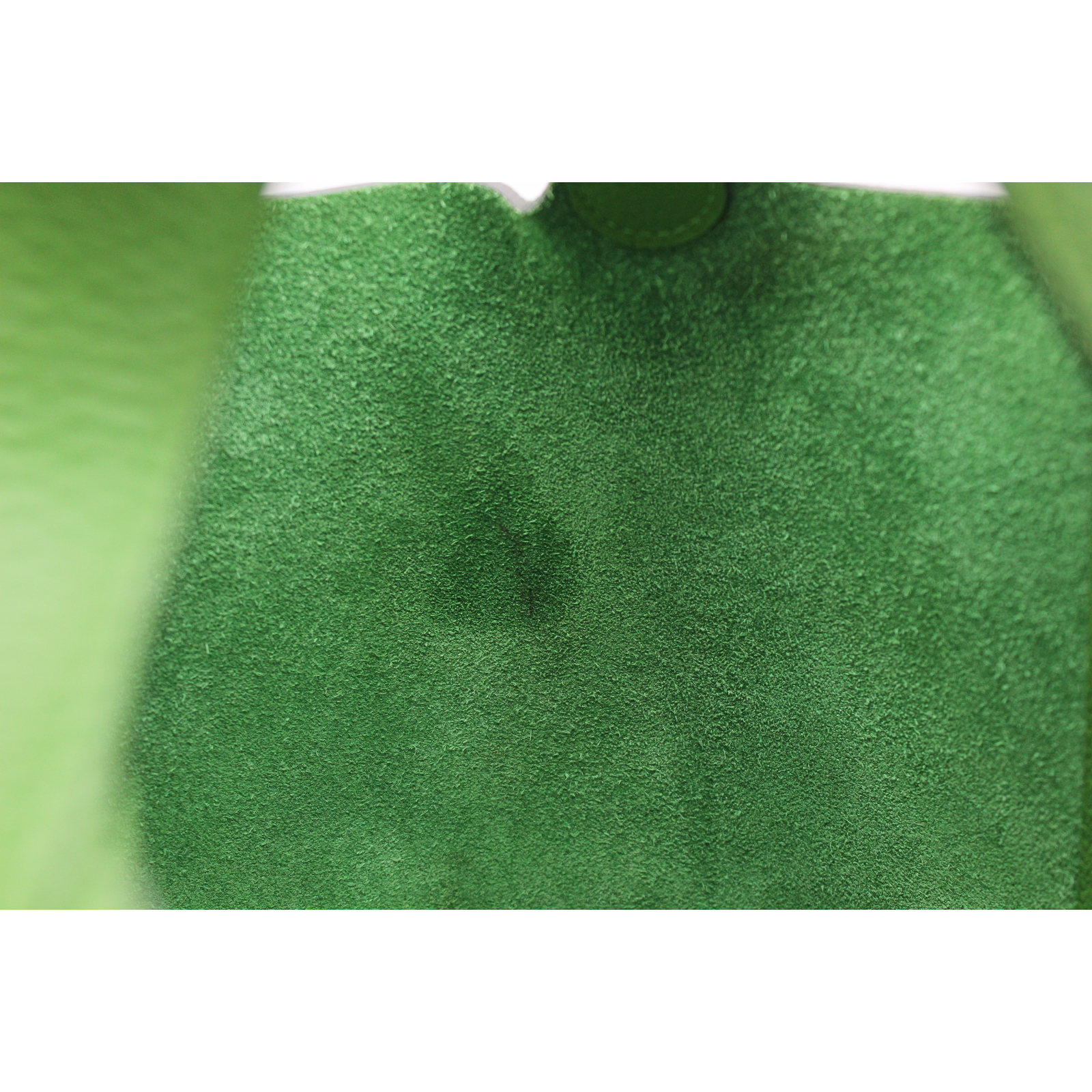 Picotin Lock 22 Taurillon Clemence Vert Yucca Handbag