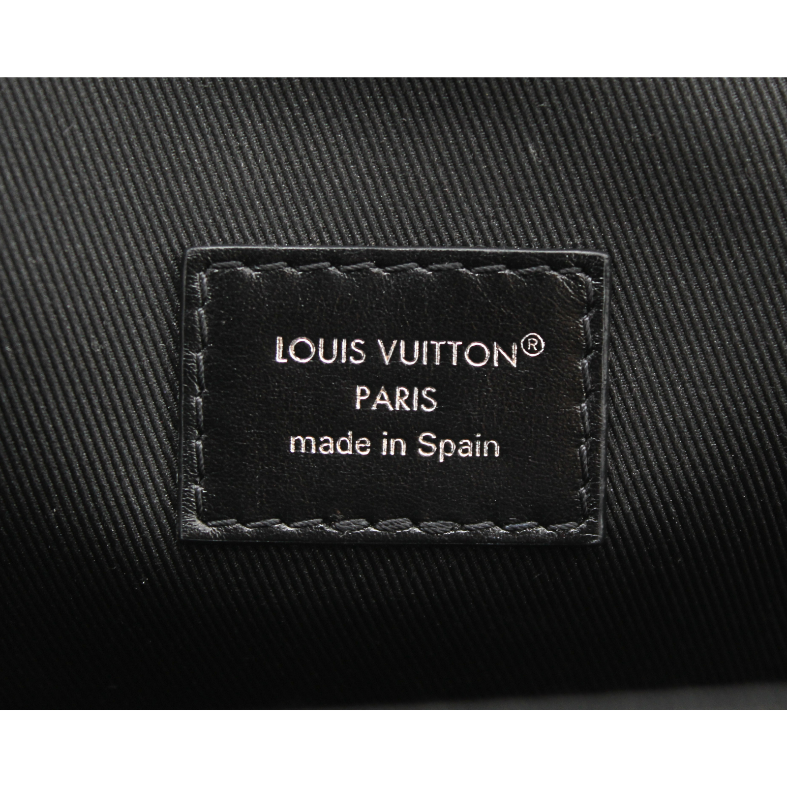 Cargo Wearable Wallet Calf Black Wallet on Chain