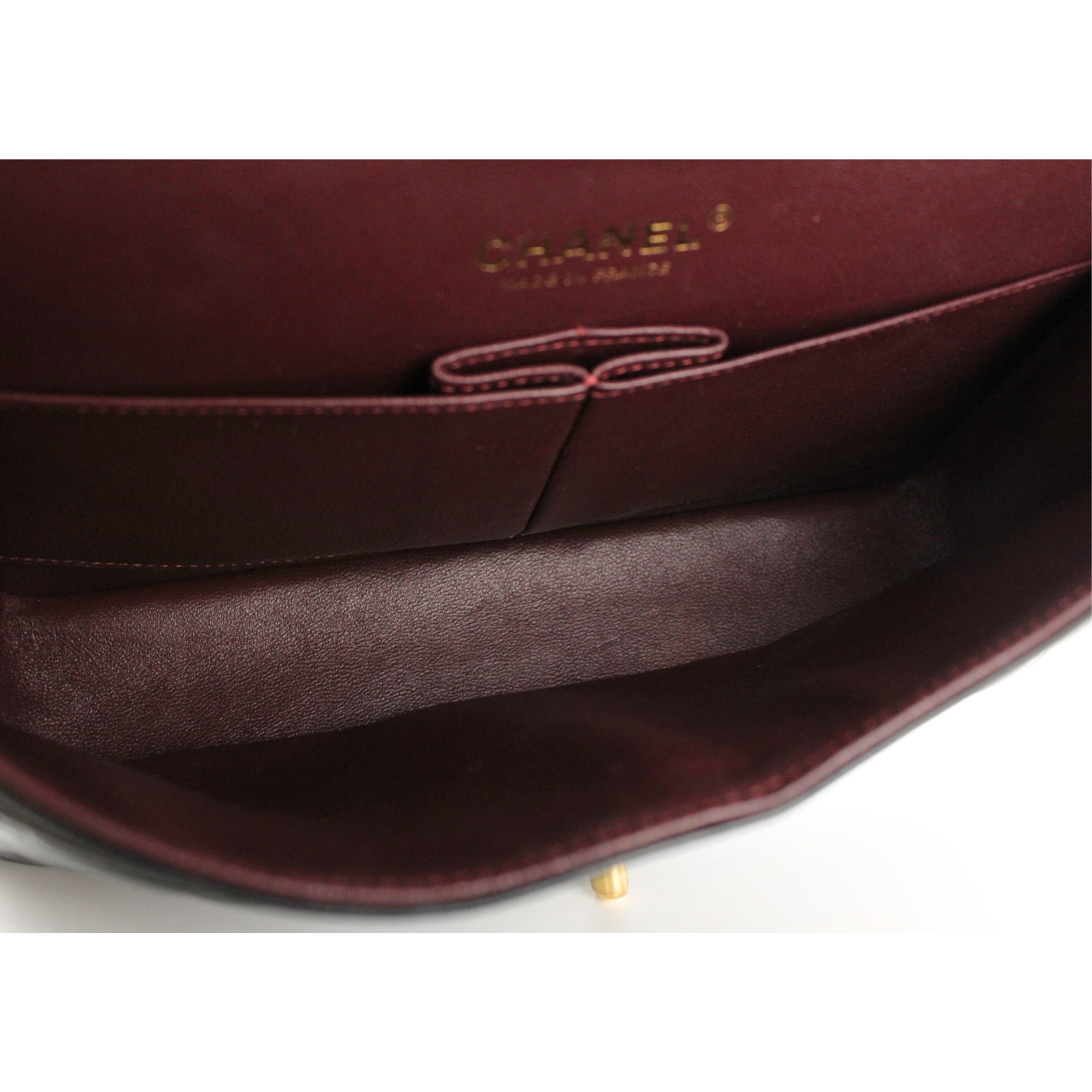 Classic Medium Lamb Black Shoulder Bag