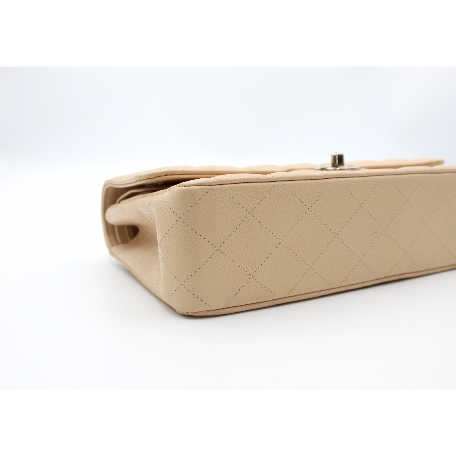 Classic Medium Caviar Beige Shoulder Bag