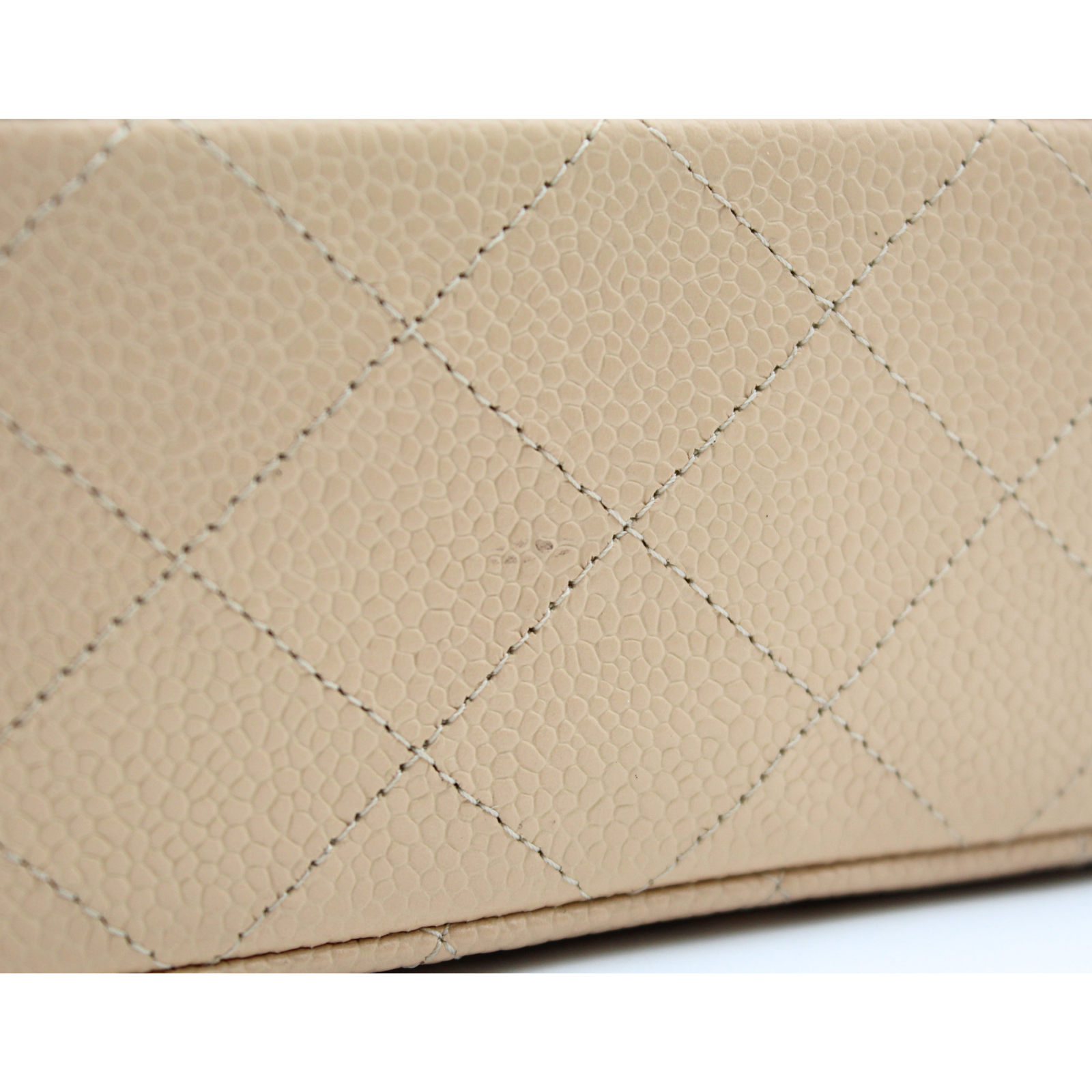 Classic Medium Caviar Beige Shoulder Bag