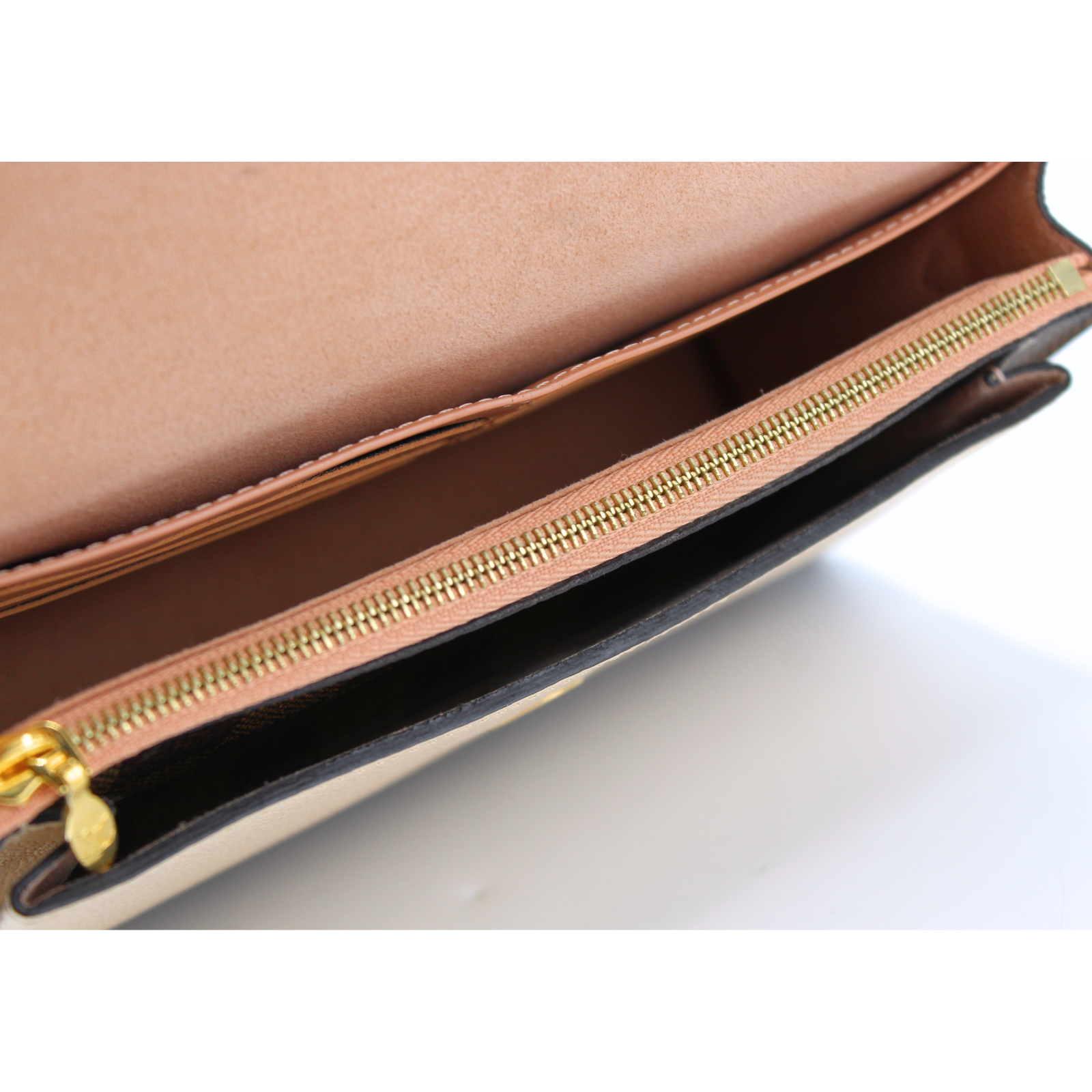 Vavin Damier Wallet on Chain