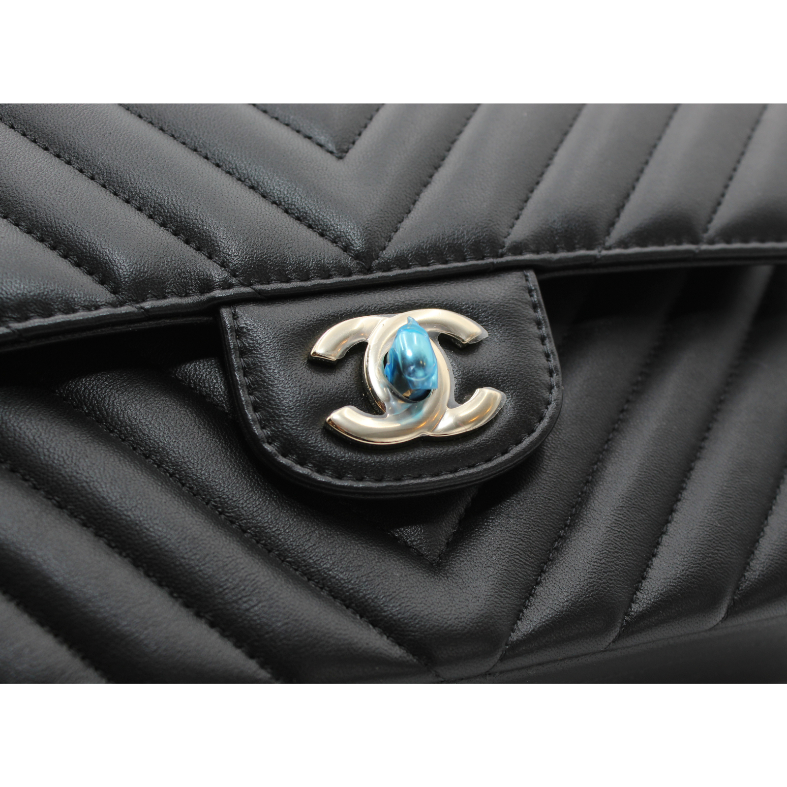 Classic Small Chevron Lamb Black Shoulder Bag