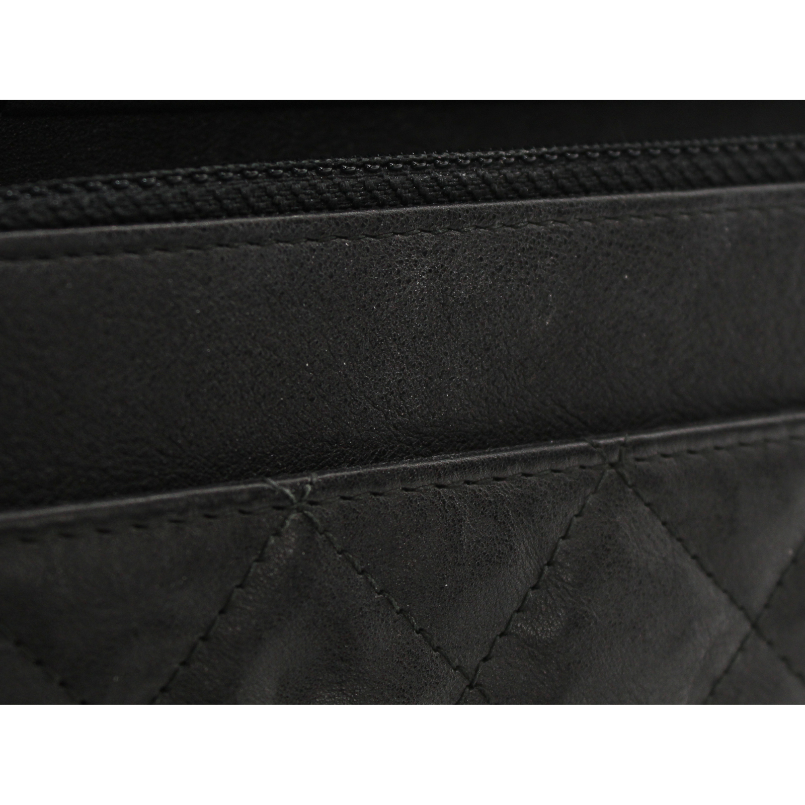 Classic Calf Black Wallet on Chain