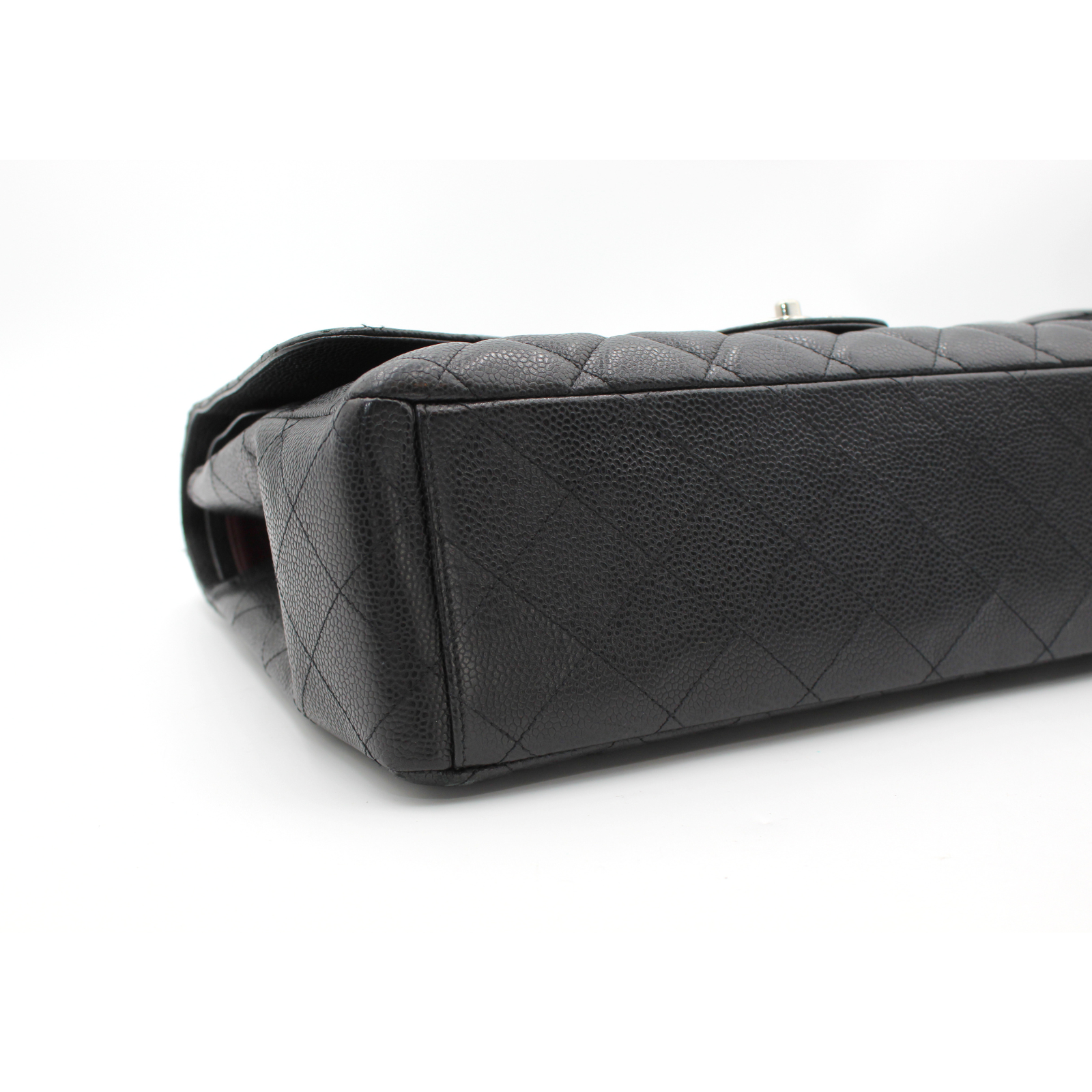 Classic Maxi Caviar Black Shoulder Bag