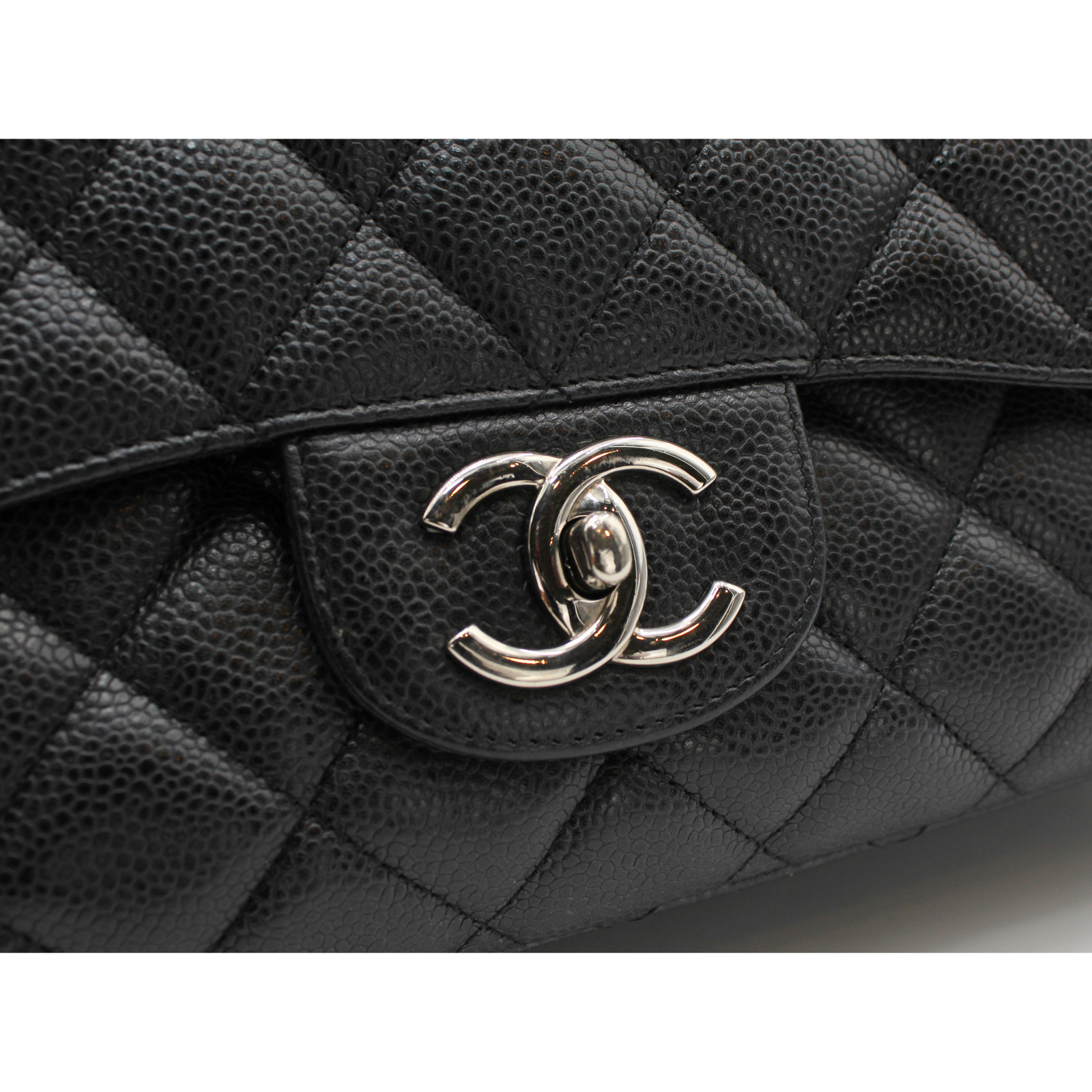 Classic Maxi Caviar Black Shoulder Bag