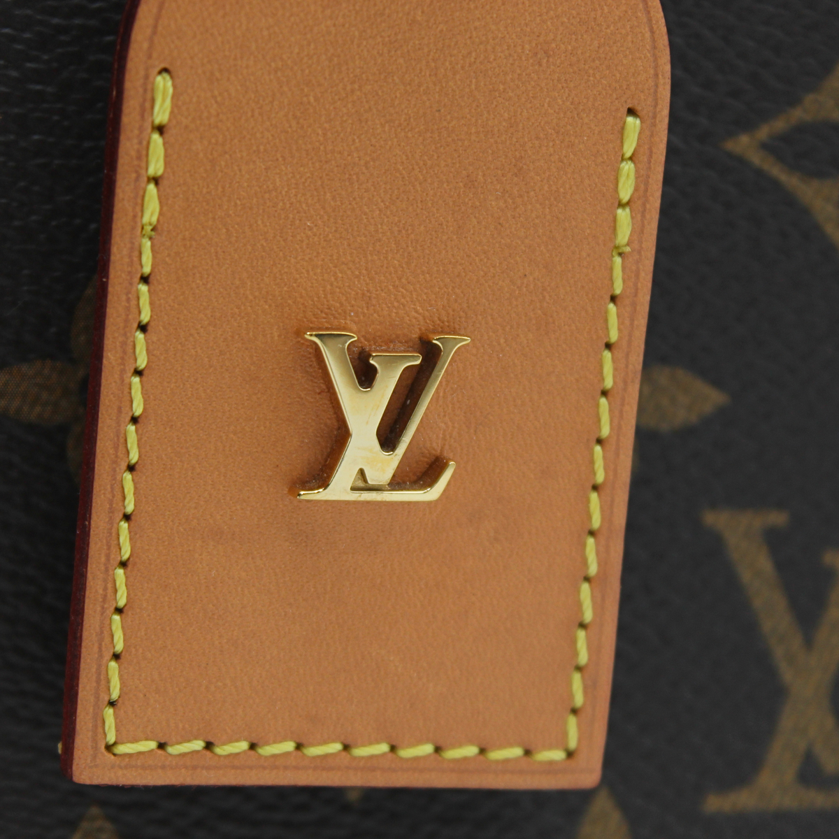 Boite Chapeau Souple MM Monogram Crossbody Bag