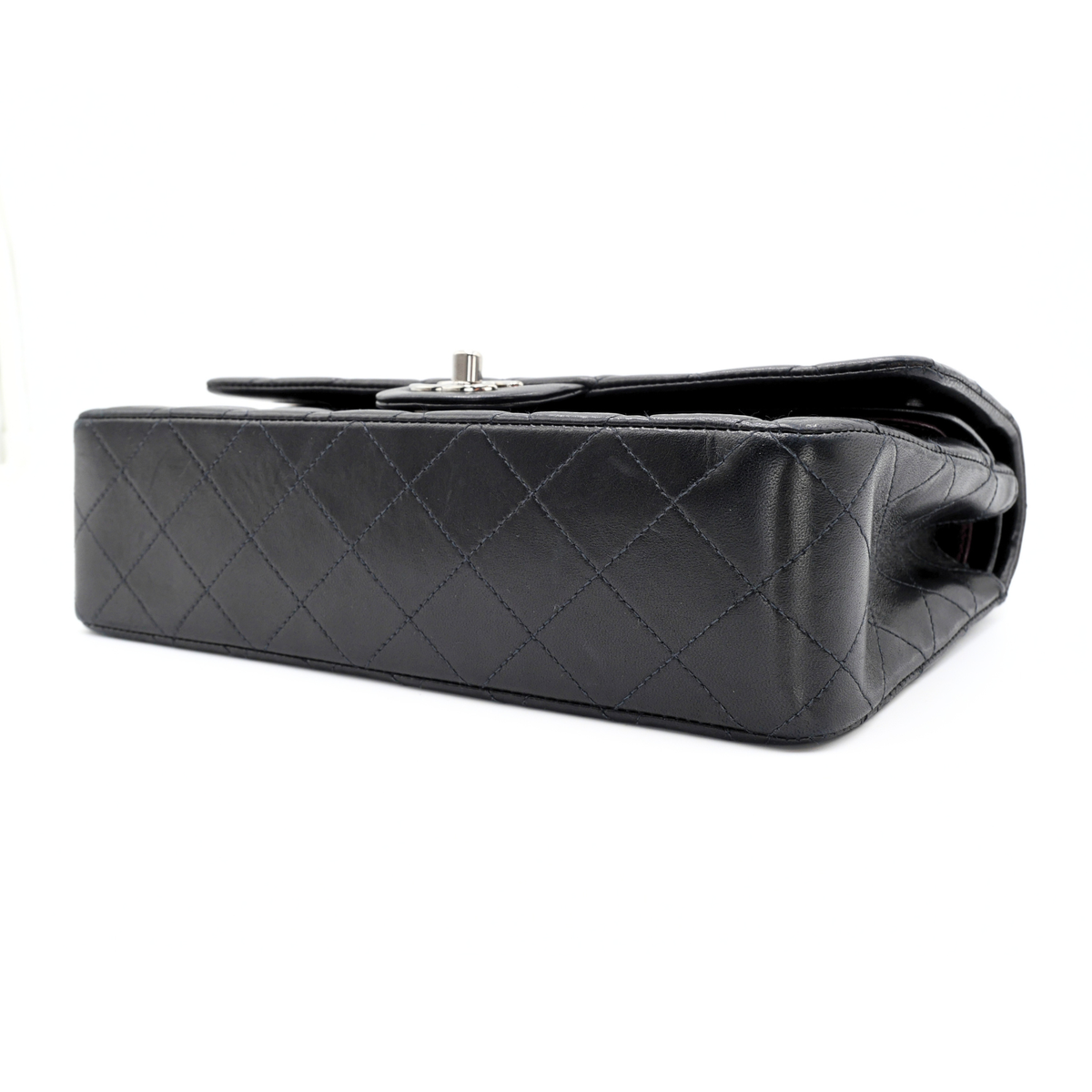 Classic Medium Lamb Black Shoulder Bag
