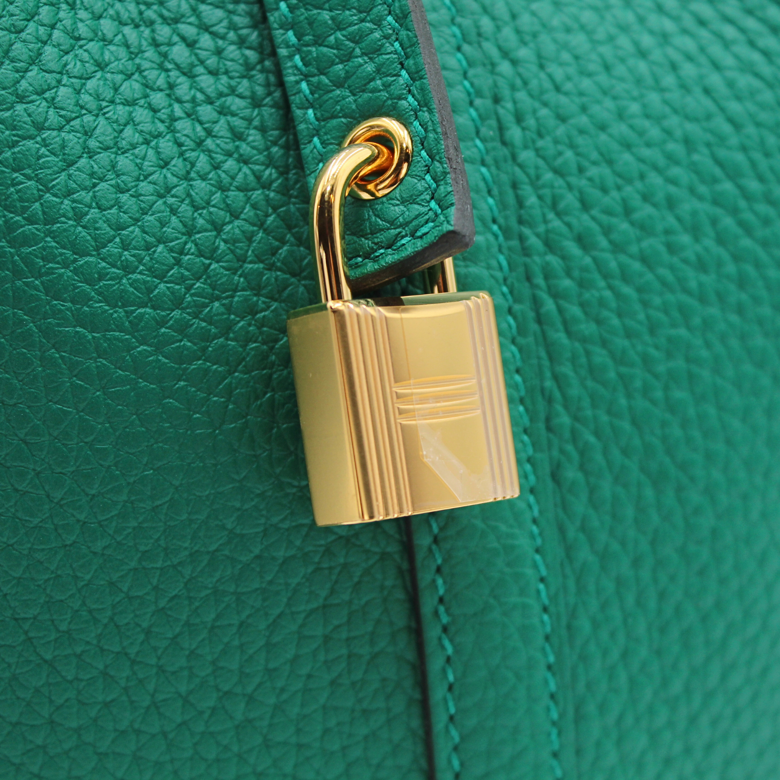 Picotin Lock 22 Taurillon Clemence Vert Vertigo Handbag