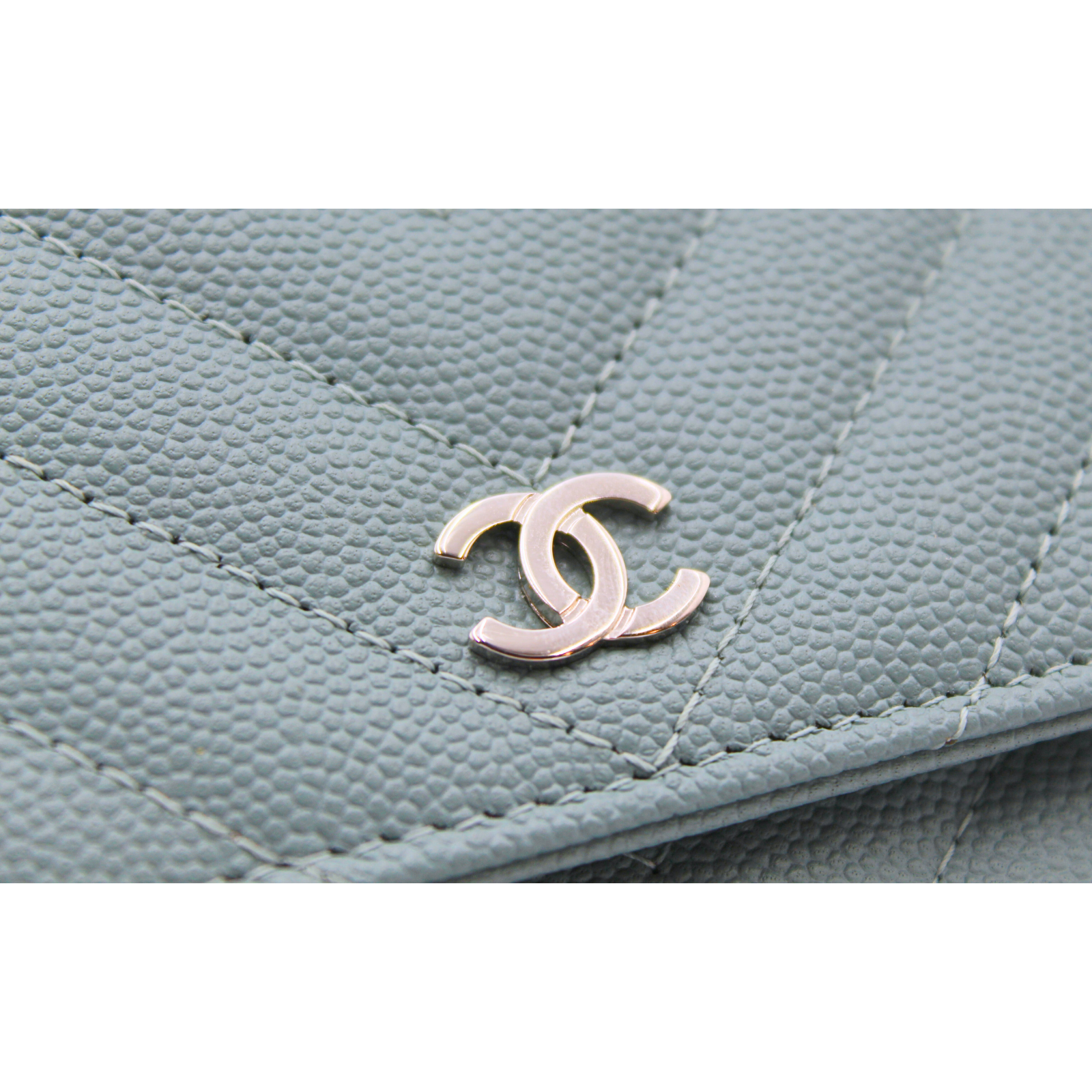 Classic Caviar Blue Wallet on Chain