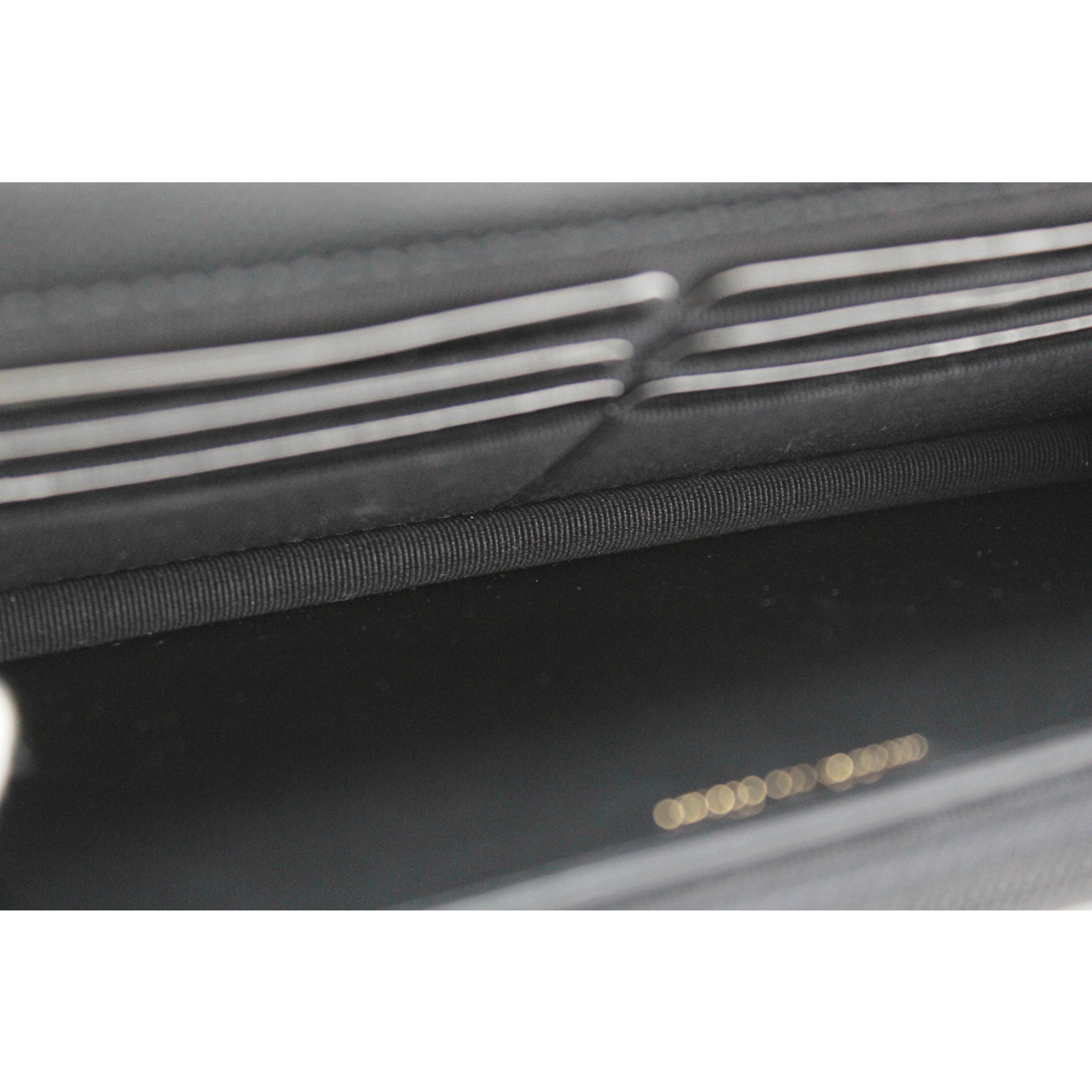 Matelasse Caviar Black Wallet on Chain