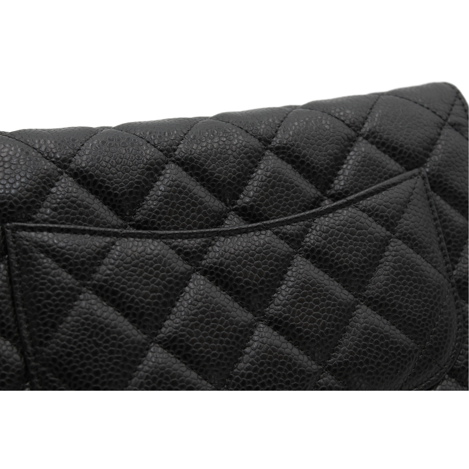 Classic Caviar Black Wallet on Chain