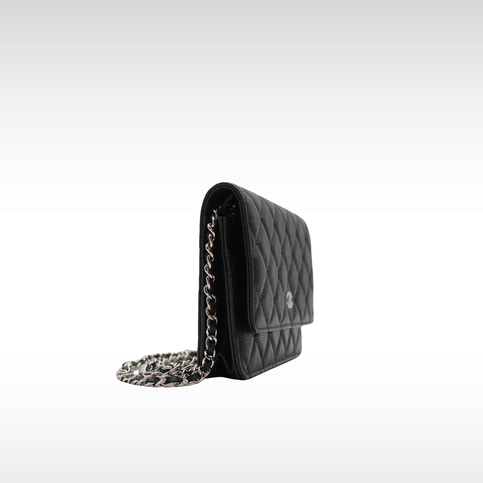 Classic Caviar Black Wallet on Chain