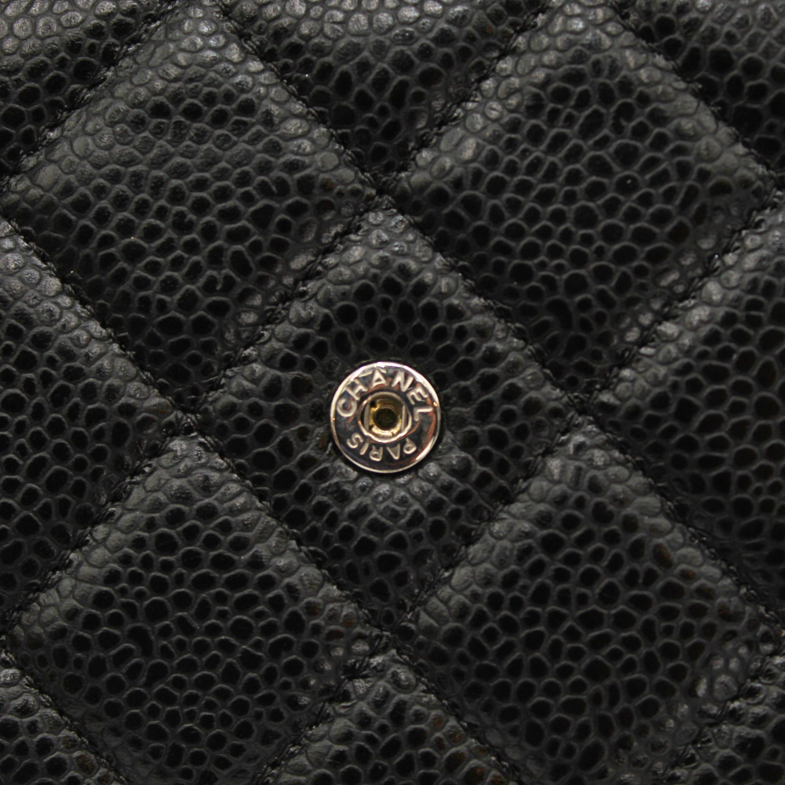 Classic Caviar Black Wallet on Chain