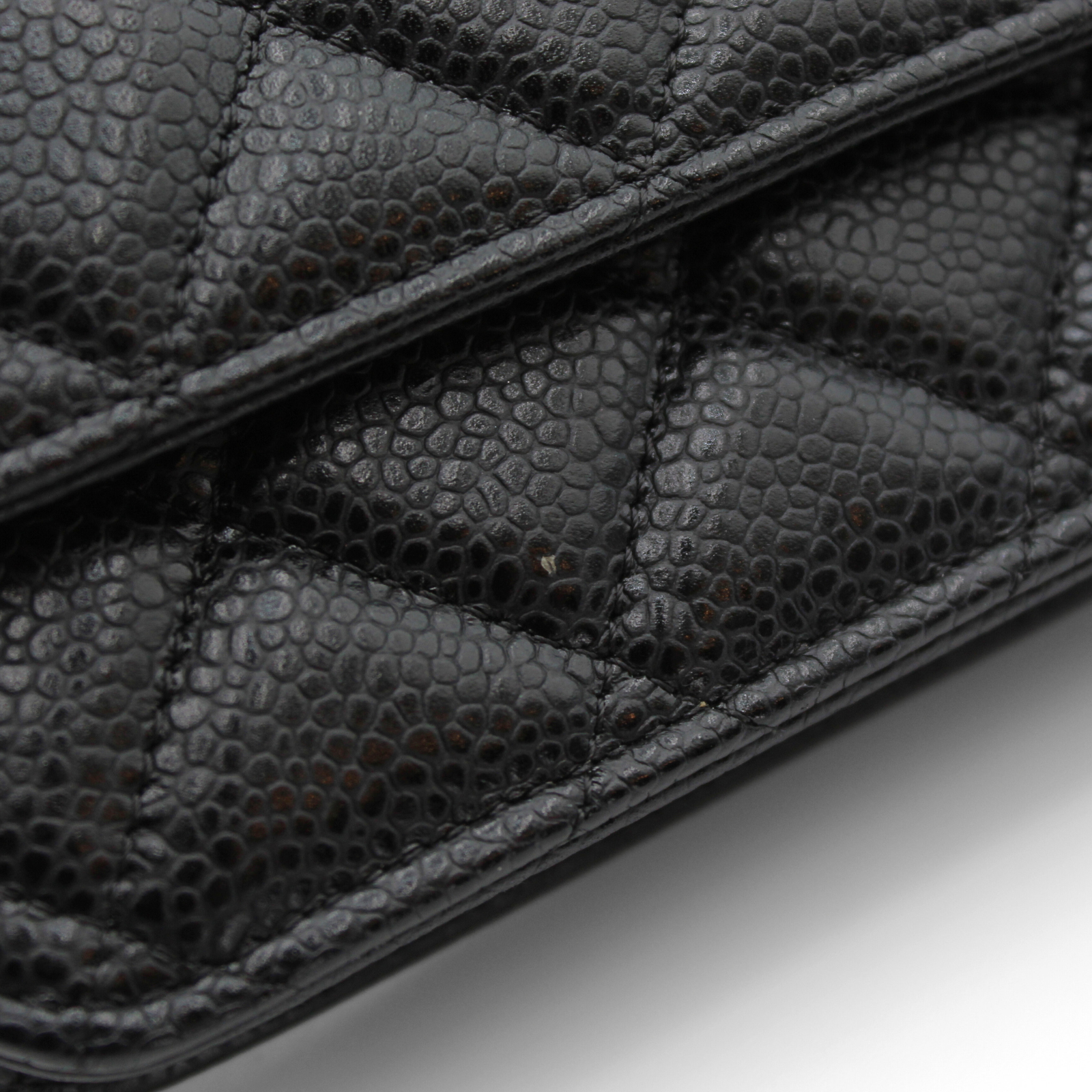Classic Caviar Black Wallet on Chain