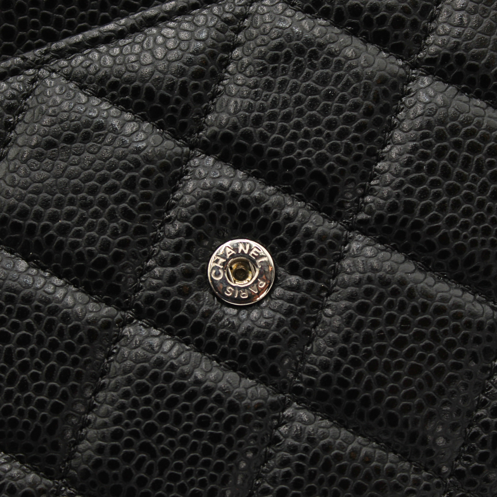 Classic Caviar Black Wallet on Chain