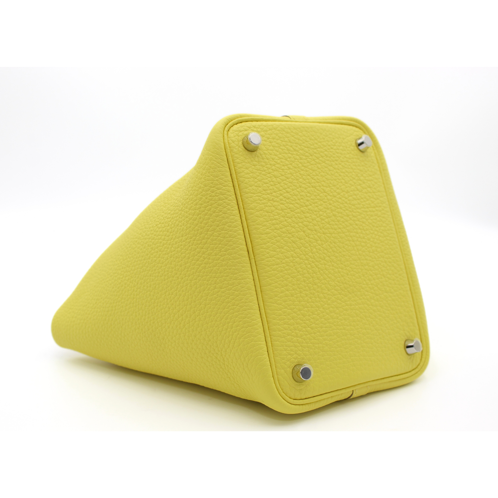Picotin Lock 18 Taurillon Clemence Lime Handbag