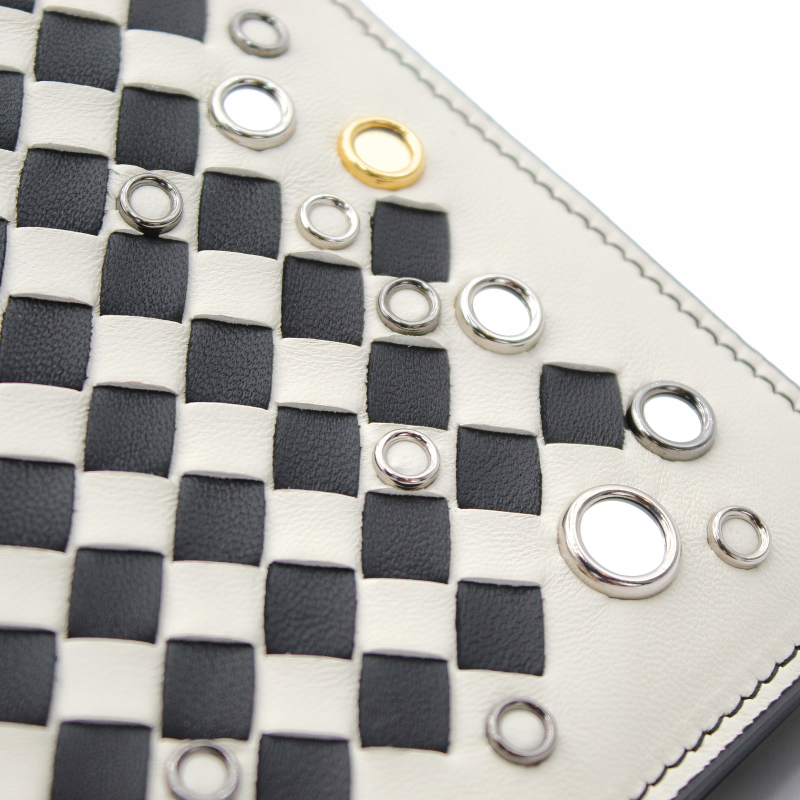 Intrecciato Lamb White & Black Wallet On Chain