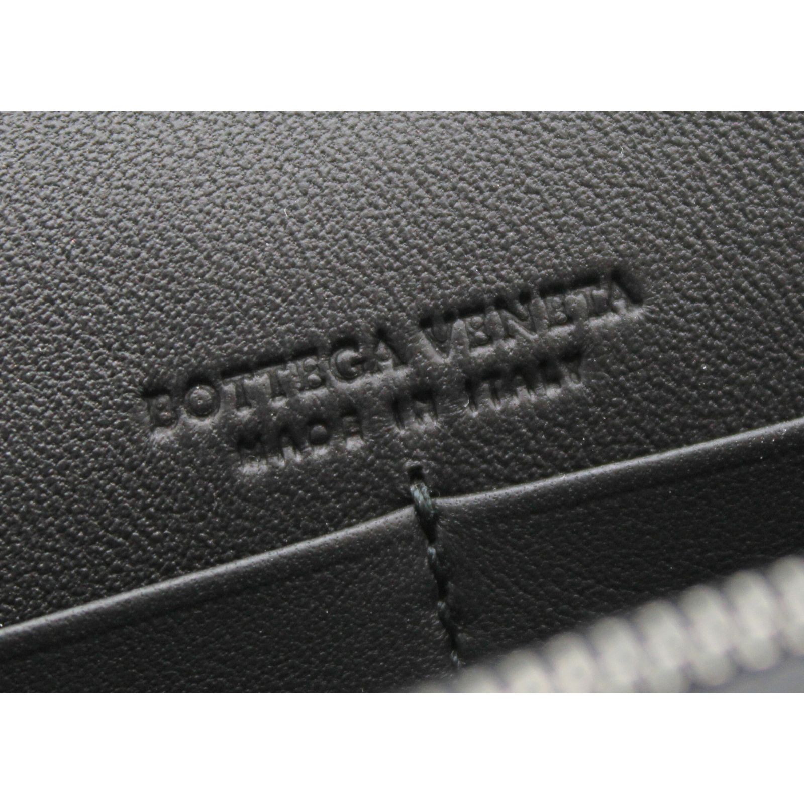 Intrecciato Lamb White & Black Wallet On Chain