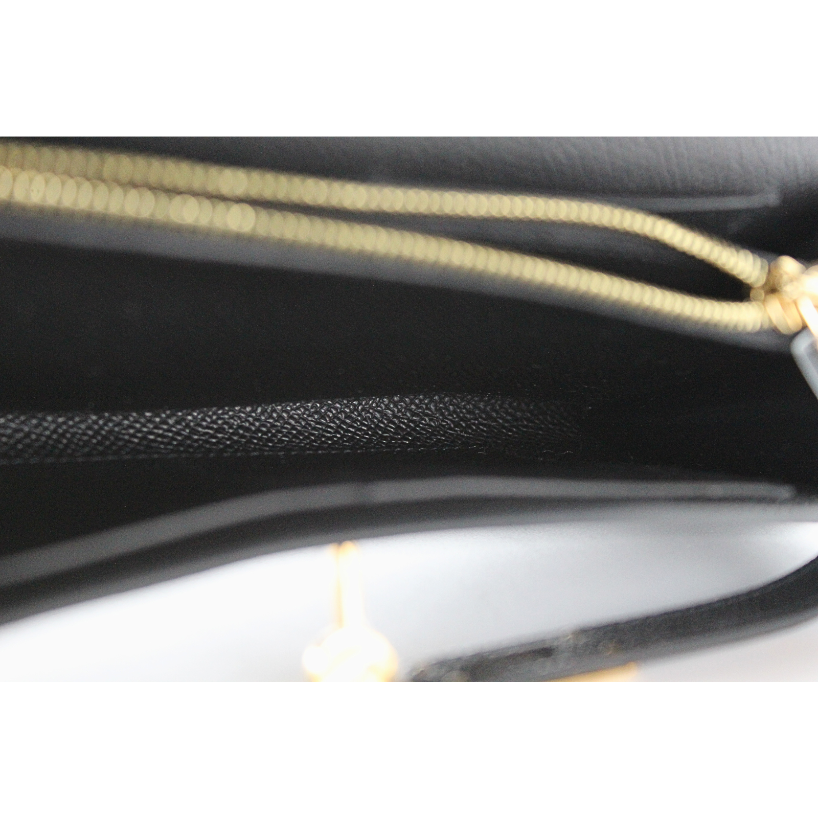 Kelly To Go Epsom Black Wallet on Chain