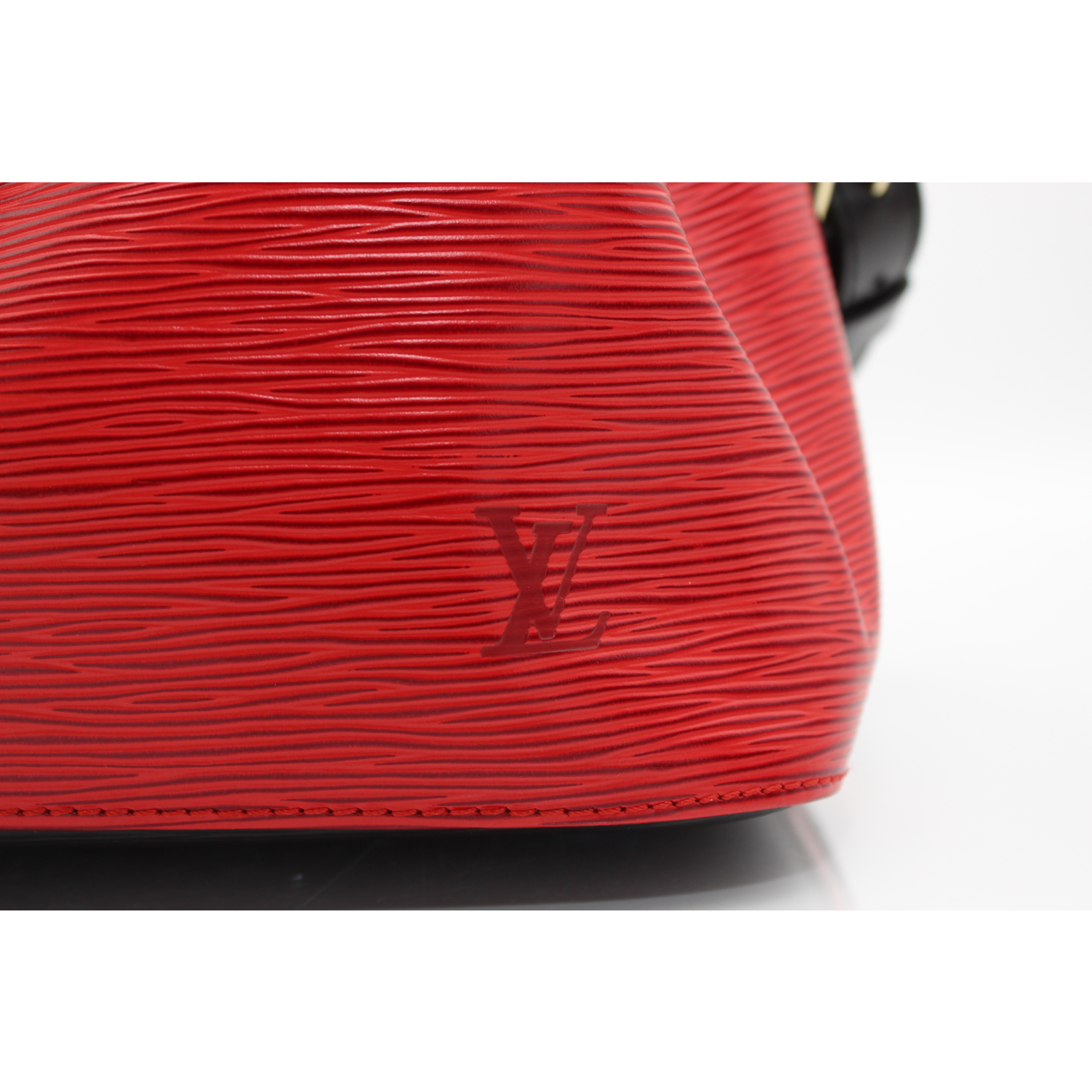 Petit Noe Epi Shoulder Bag