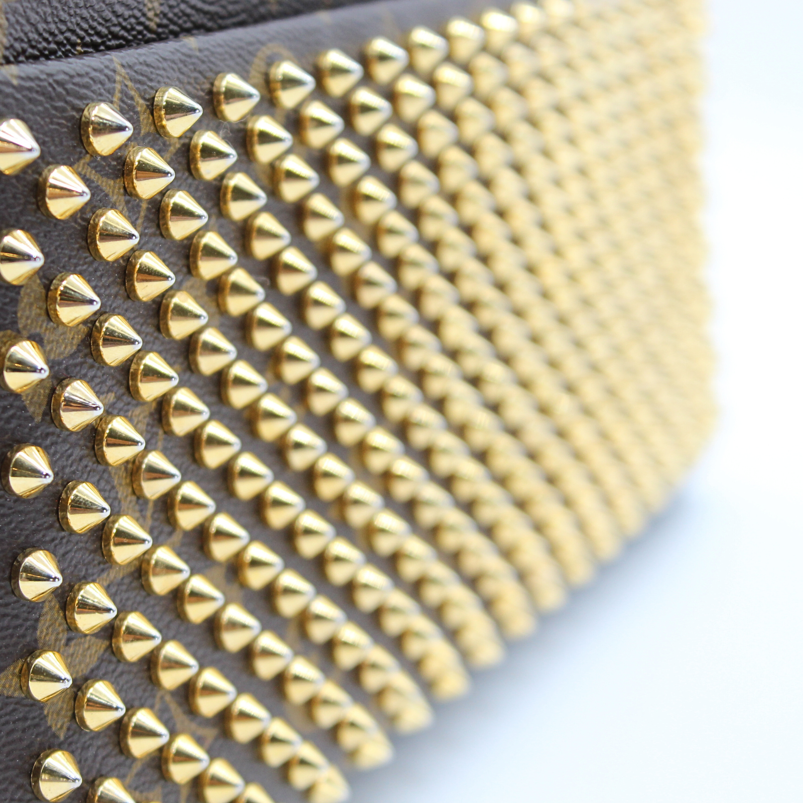 Shopping Bag Iconoclast(Christian Louboutin) Hand Bag