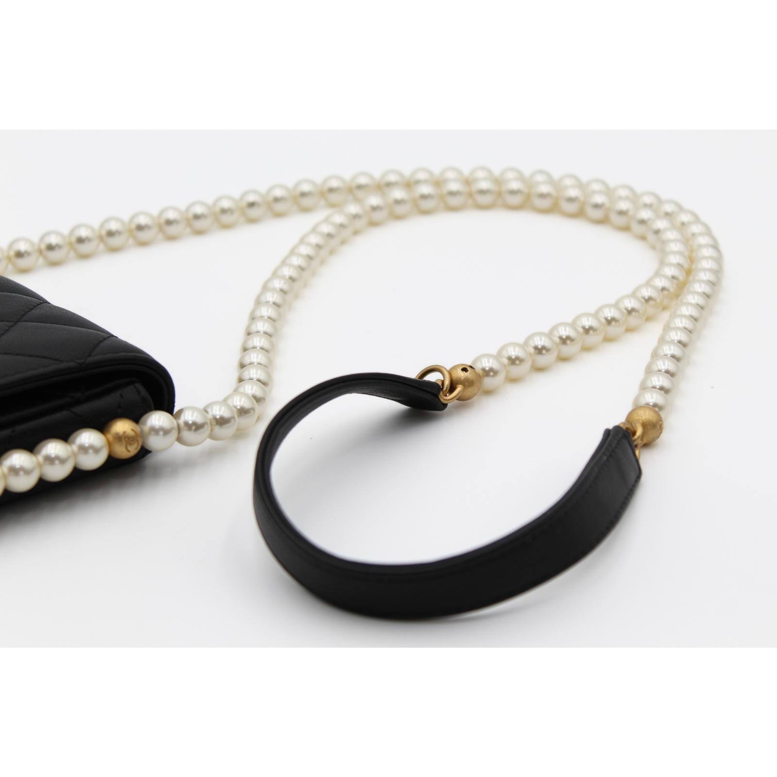 Matelasse Lamb Black Wallet on Chain