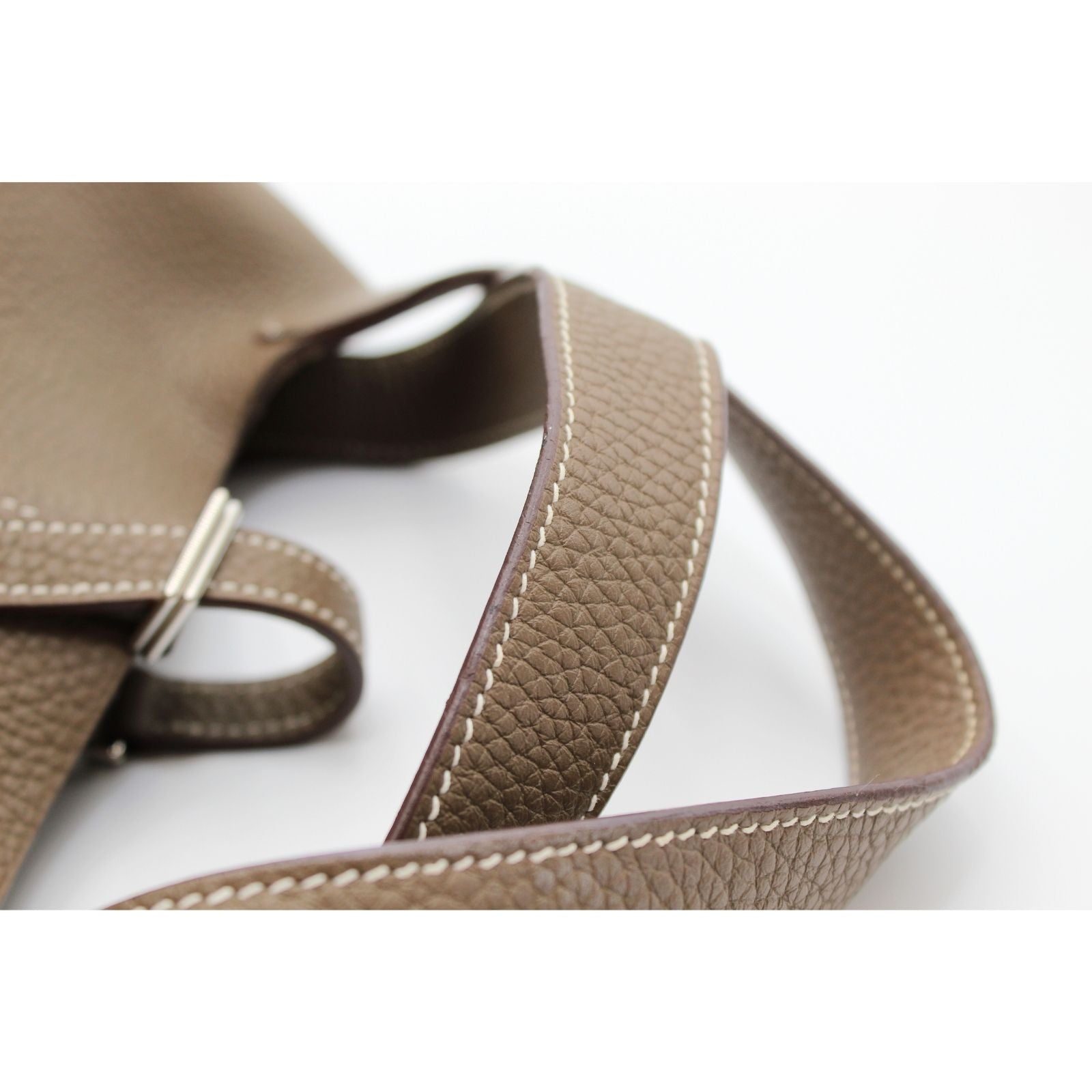 Picotin Lock 22 Taurillon Clemence Etoupe Hand Bag