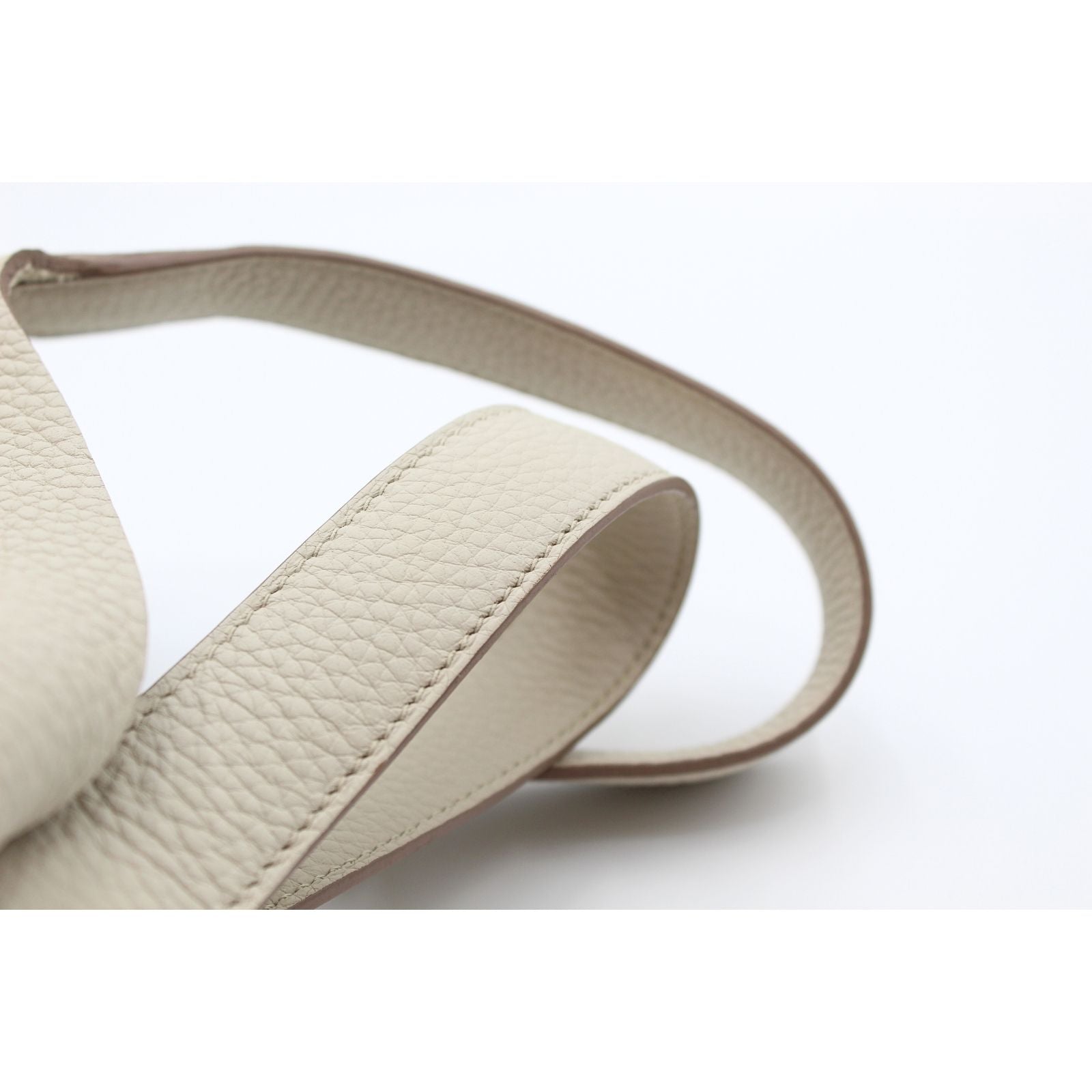 Picotin Lock 22 Taurillon Clemence Beton Hand Bag