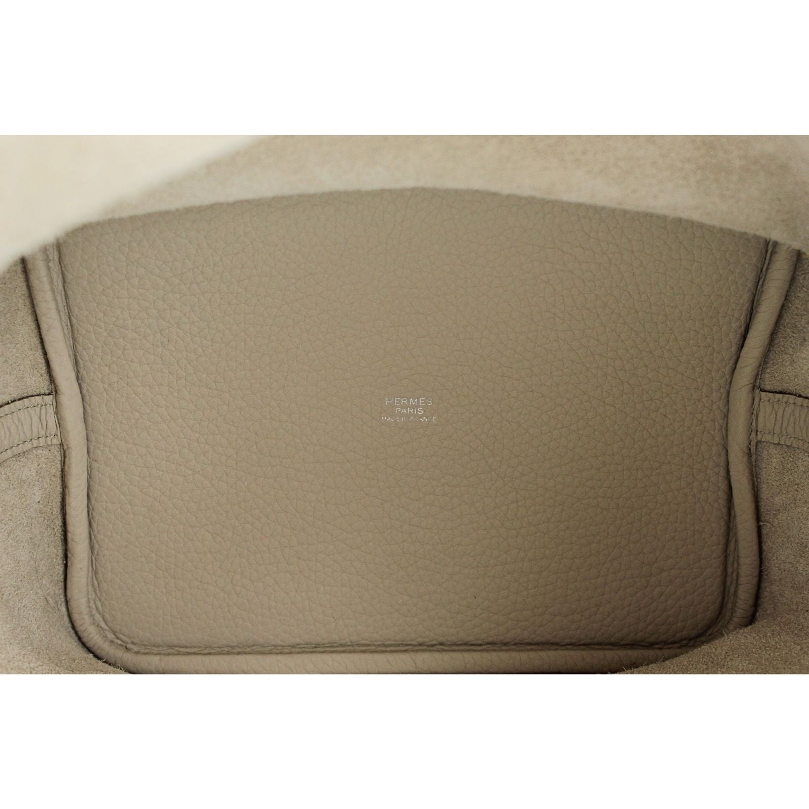 Picotin Lock 22 Taurillon Clemence Beton Hand Bag