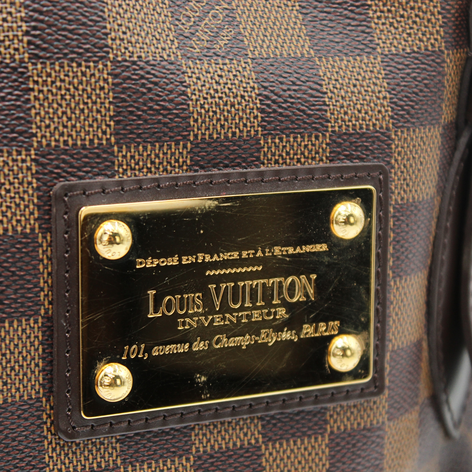 Hampstead MM Damier Shoulder Bags