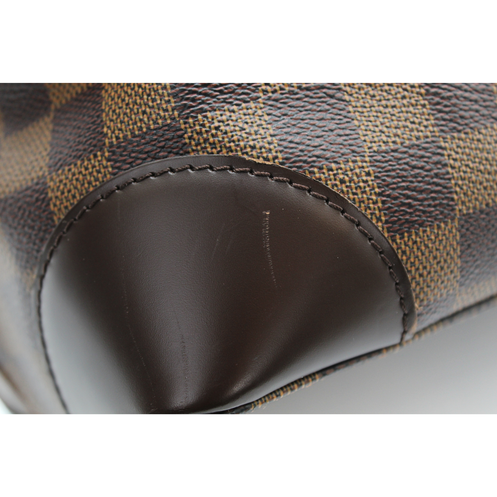 Hampstead MM Damier Shoulder Bags