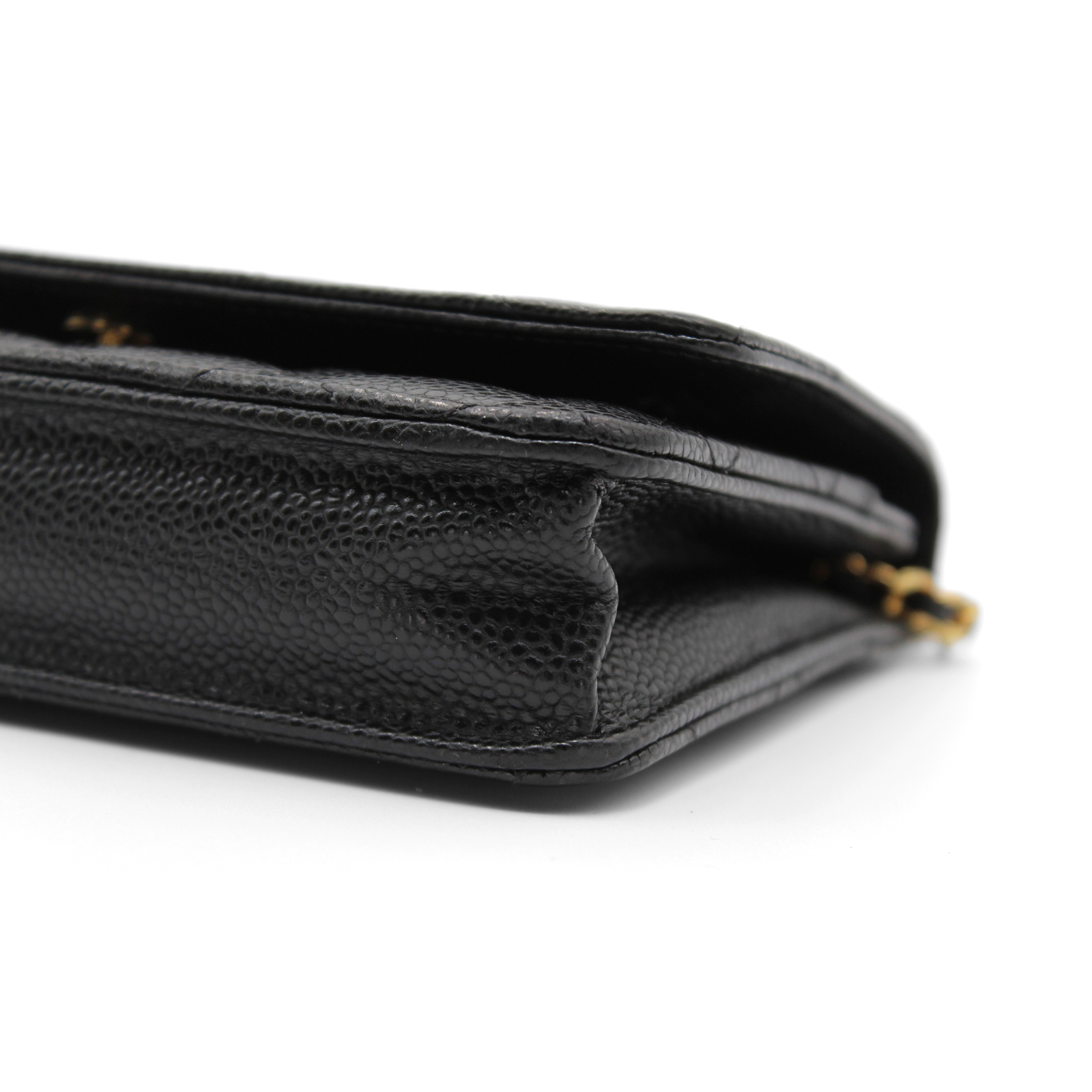 Classic Caviar Black Wallet on Chain