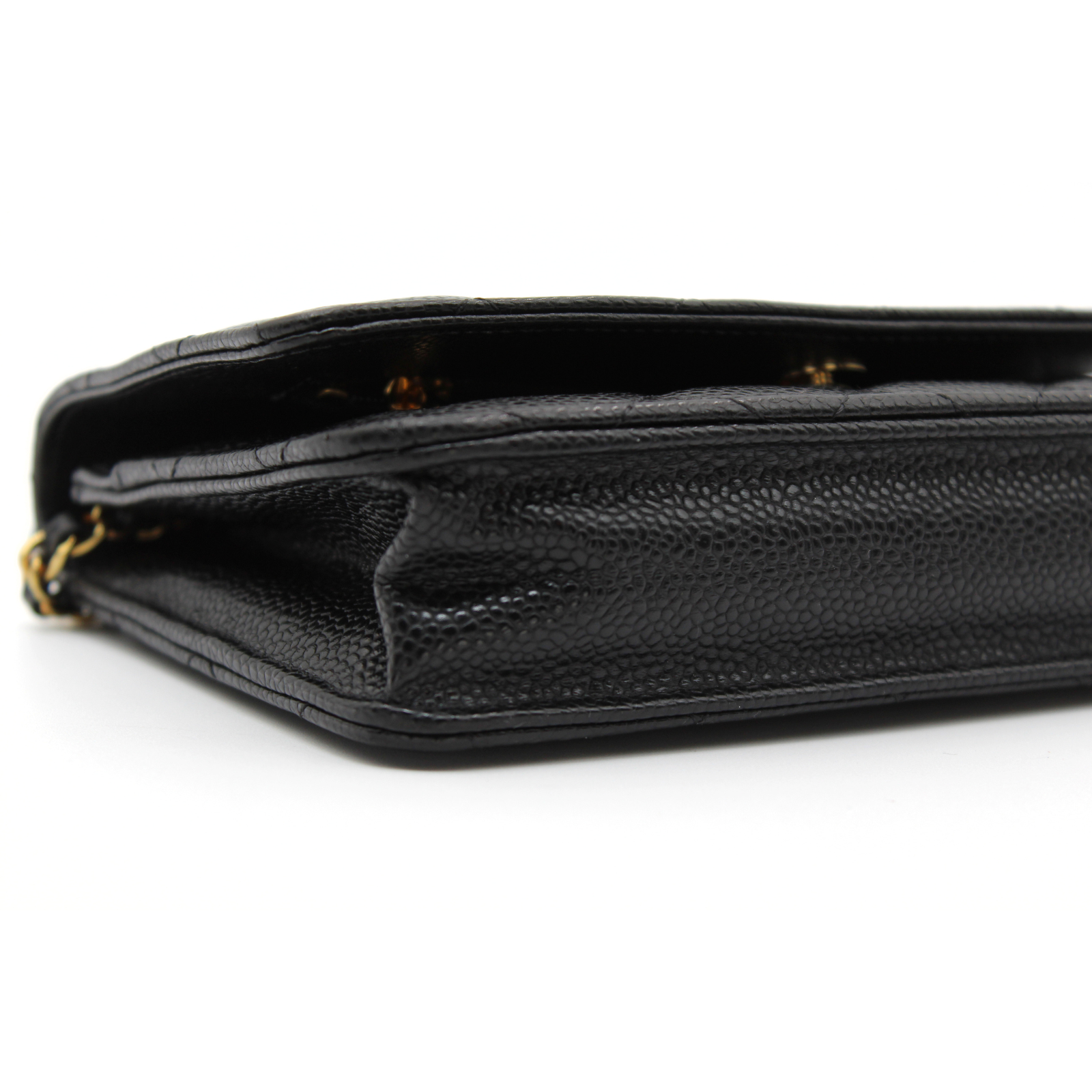 Classic Caviar Black Wallet on Chain