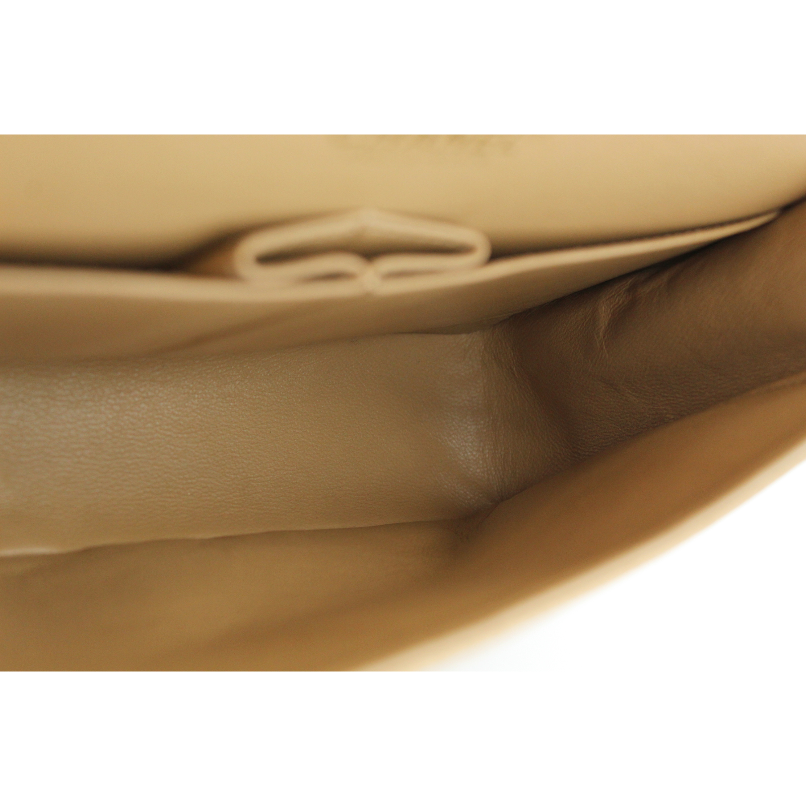 Classic Caviar Beige Shoulder Bag