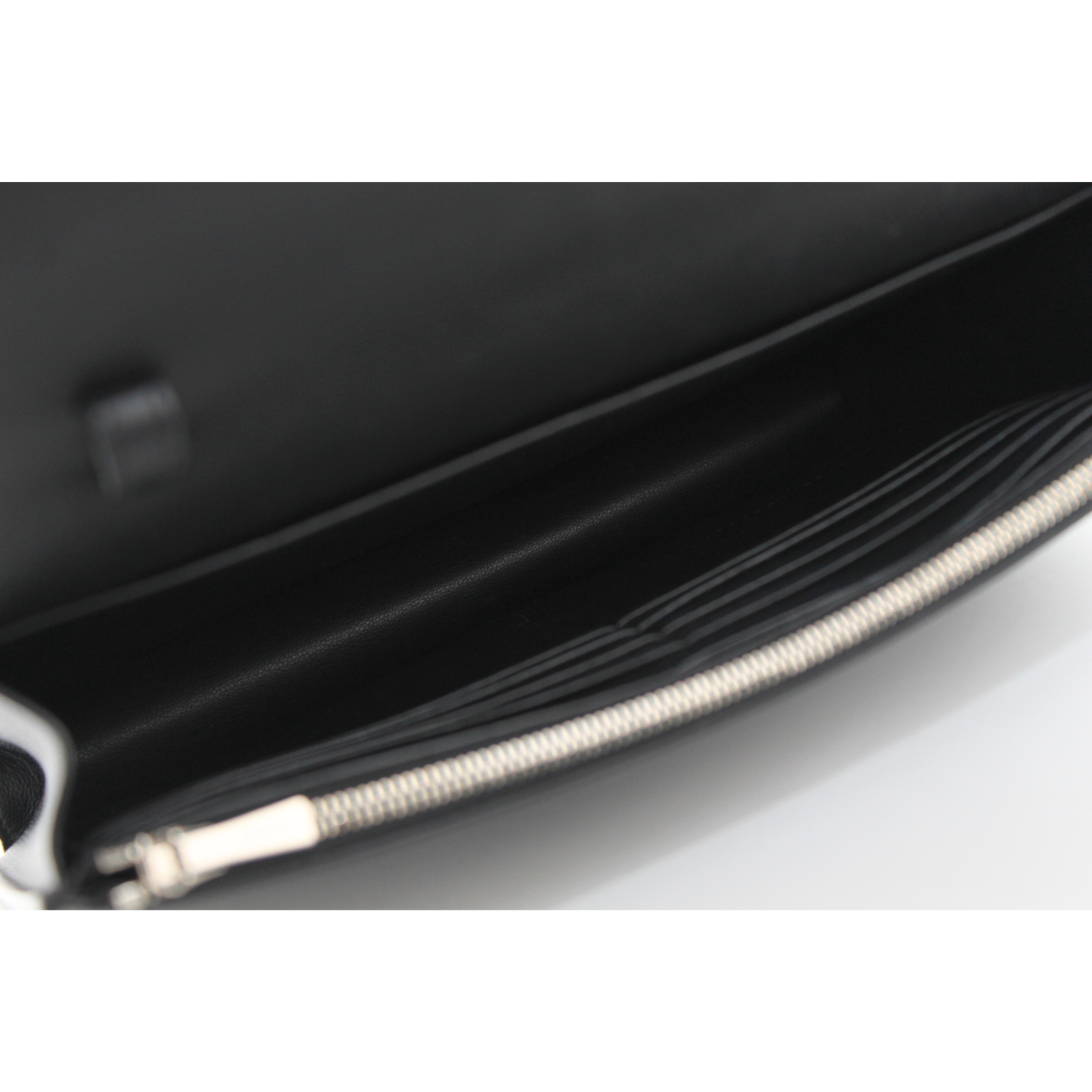 Frame Evening Calf Wallet on Chain