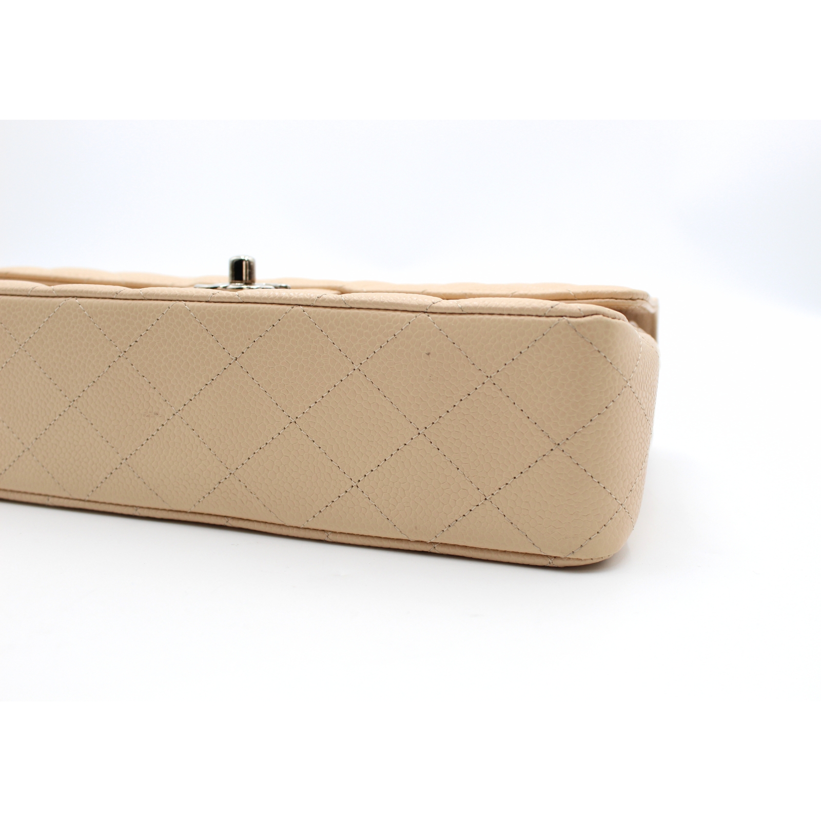 Classic Medium Caviar Beige Shoulder Bag