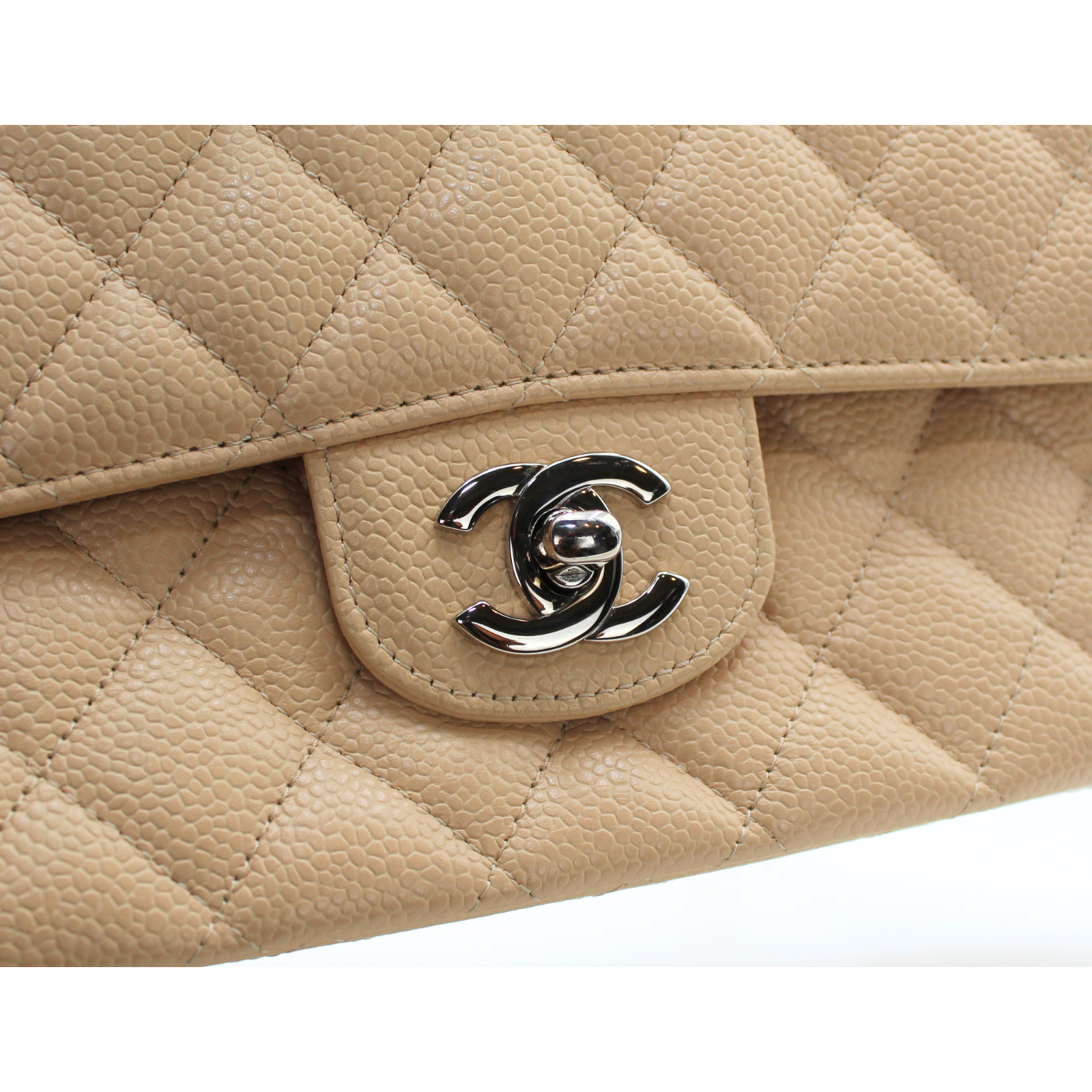 Classic Medium Caviar Beige Shoulder Bag