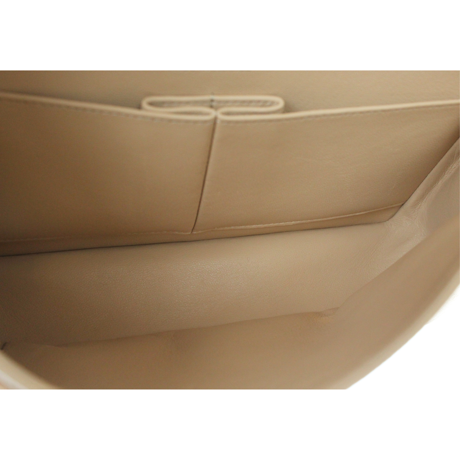 Classic Medium Caviar Beige Shoulder Bag