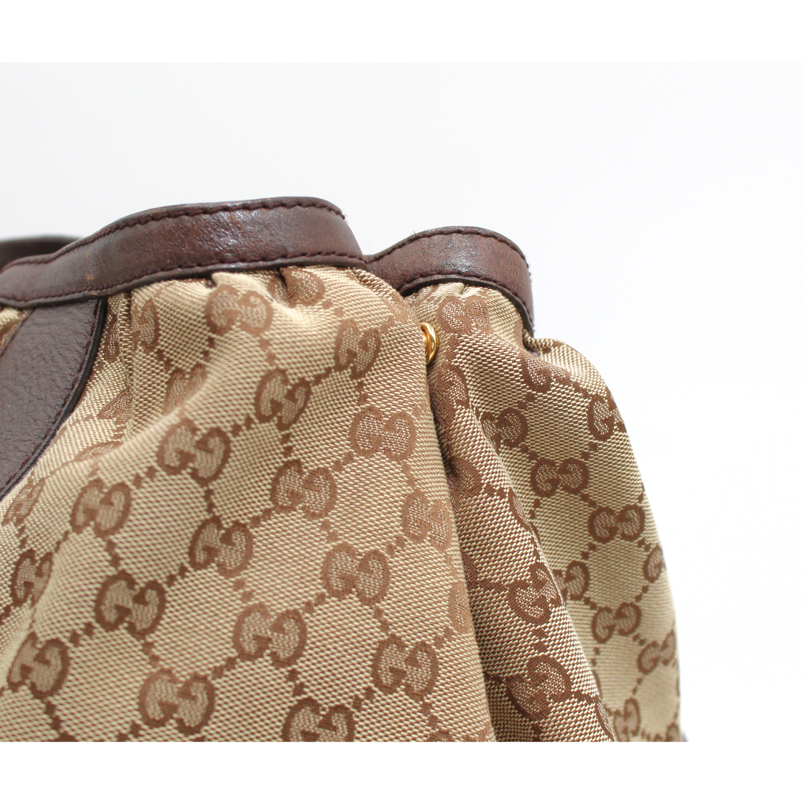 Interlocking GG-Canvas Canvas Shoulder Bag