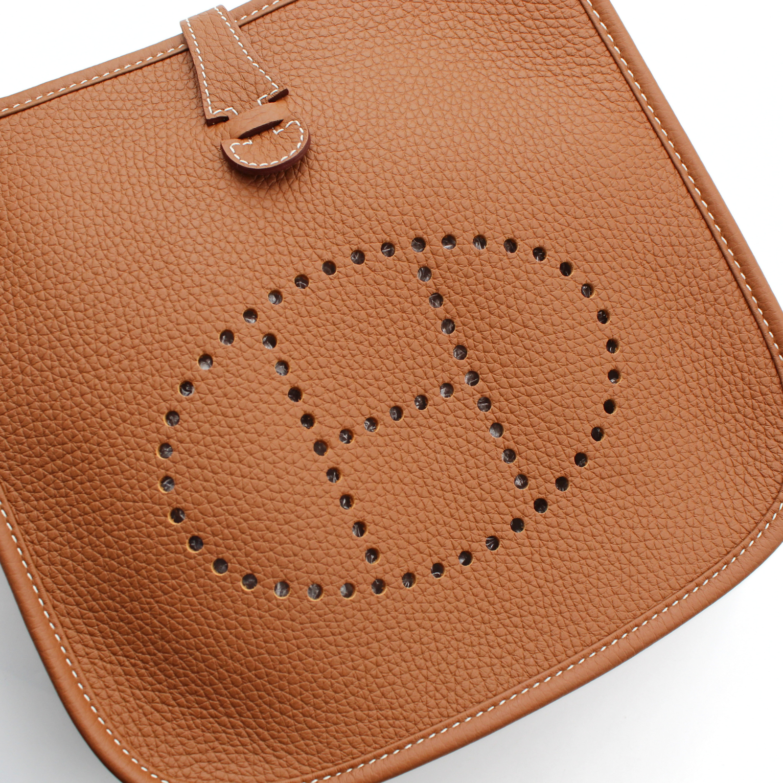 Evelyne III 23 Taurillon Clemence Gold Crossbody Bag