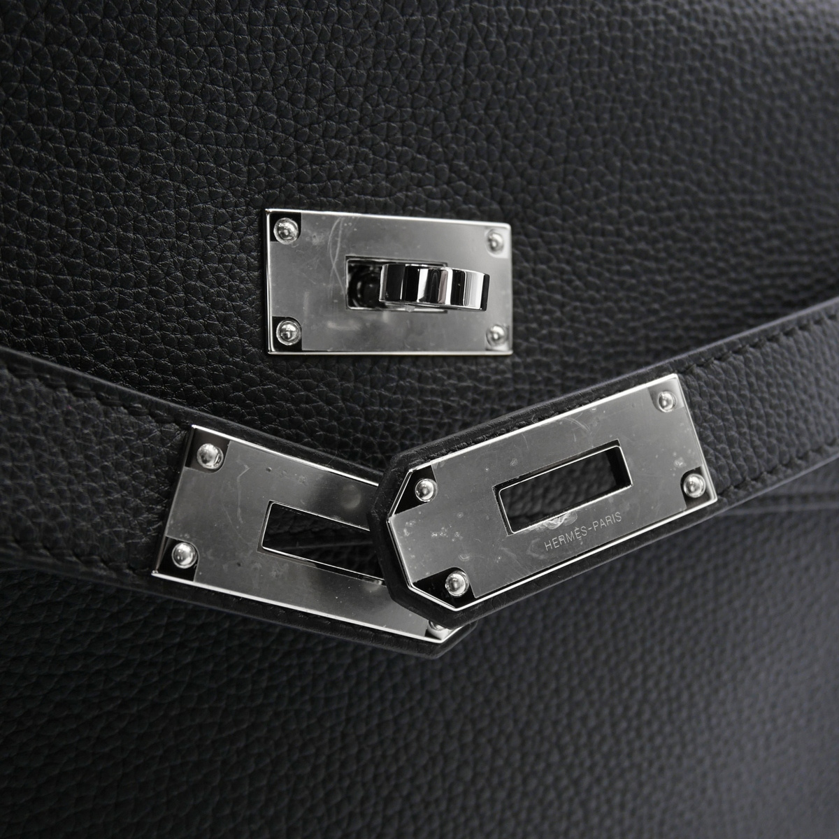 Kelly Messenger PM Togo Black Crossbody Bag