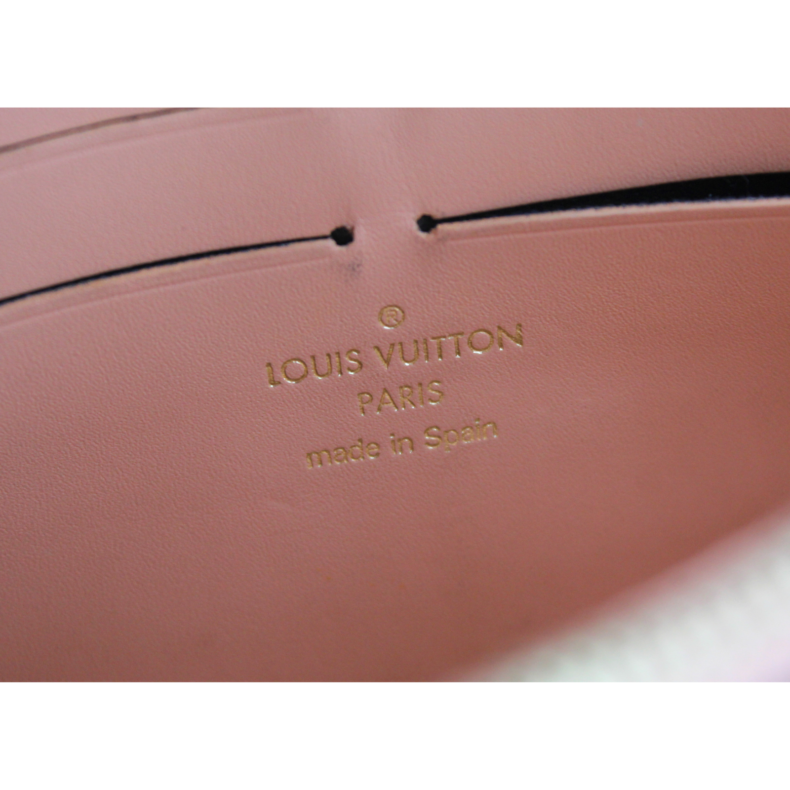 Vavin Damier Wallet on Chain