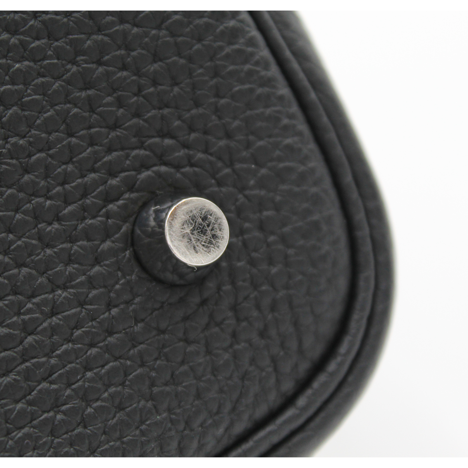 Picotin Lock 22 Taurillon Clemence Black Handbag