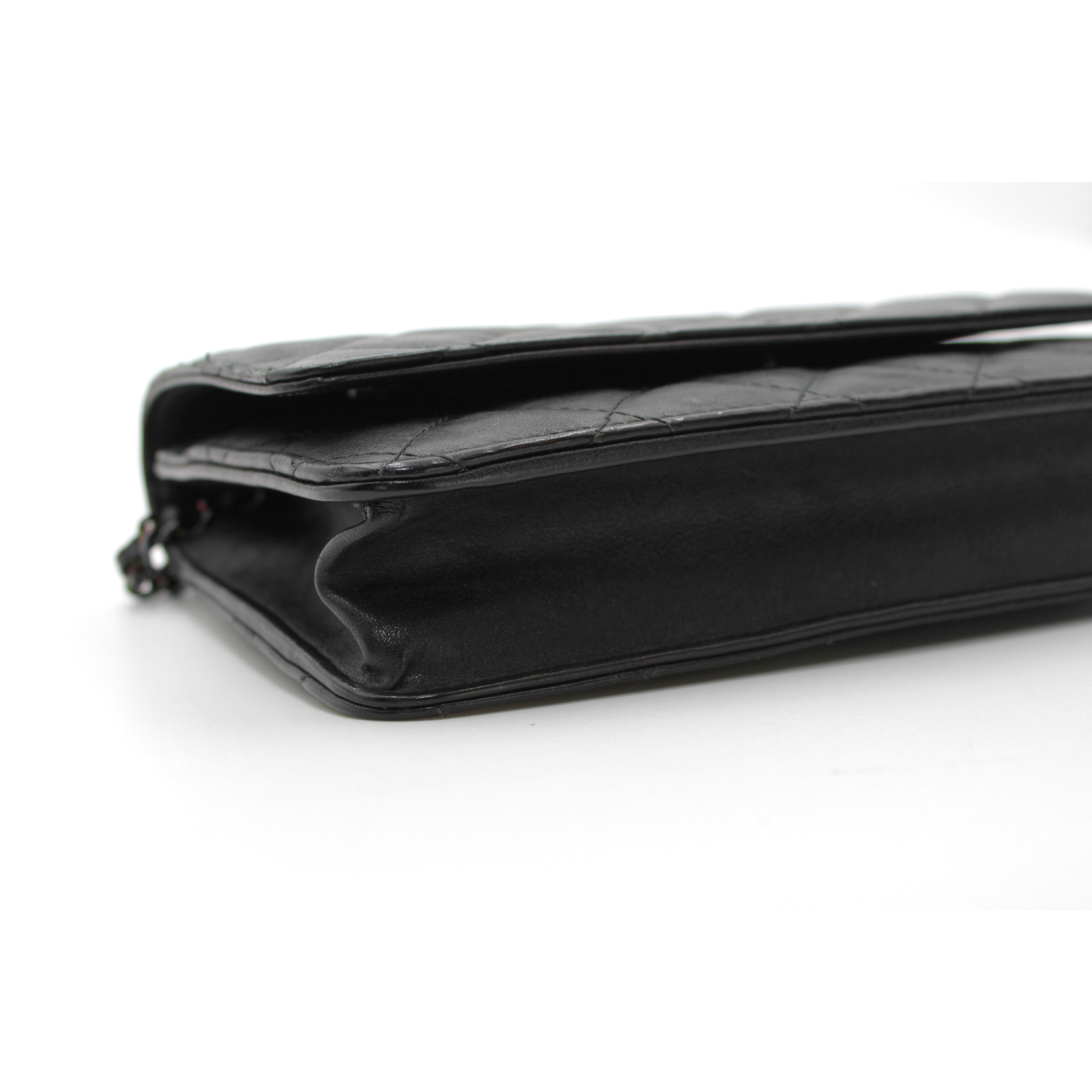 Classic Calf Black Wallet on Chain