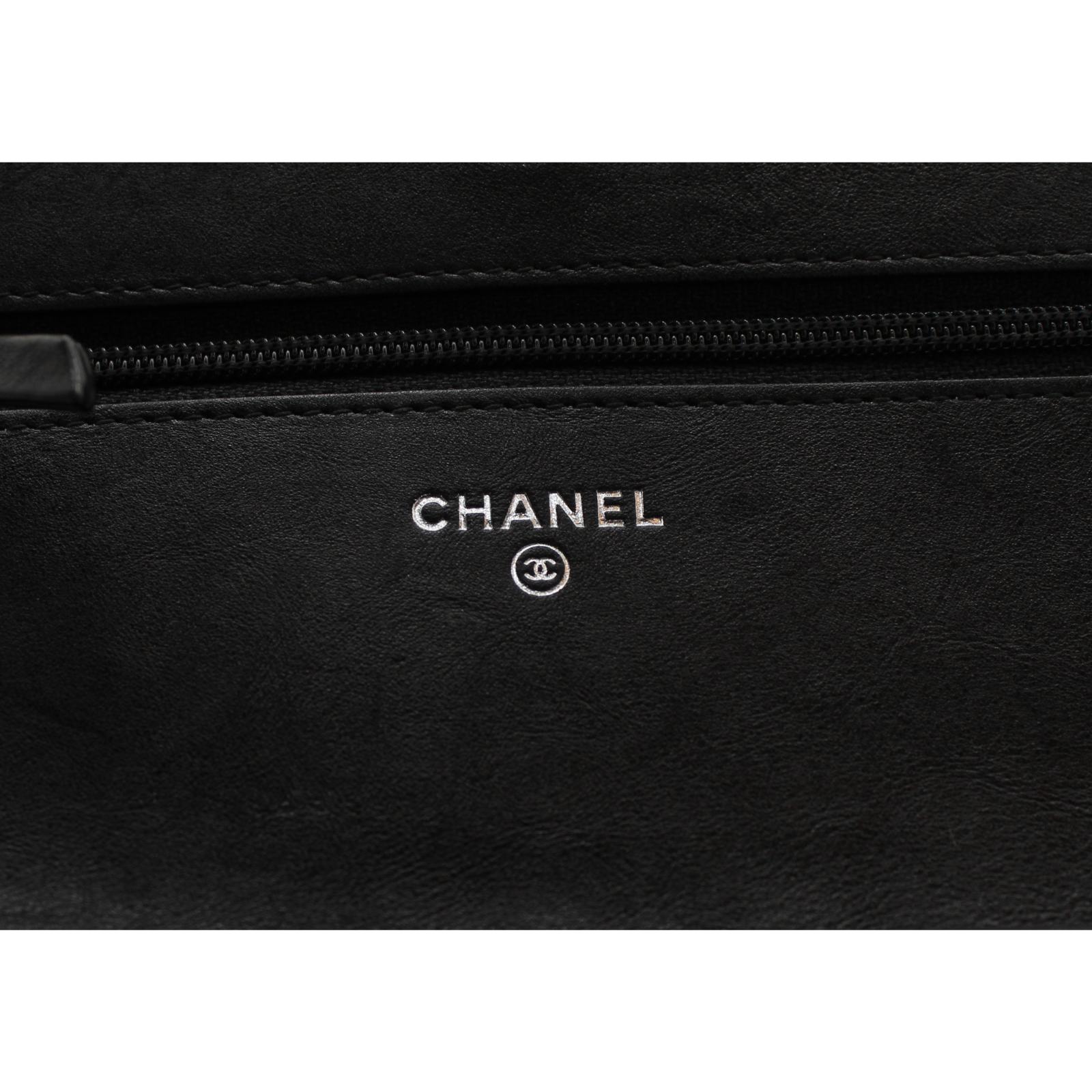 Classic Calf Black Wallet on Chain